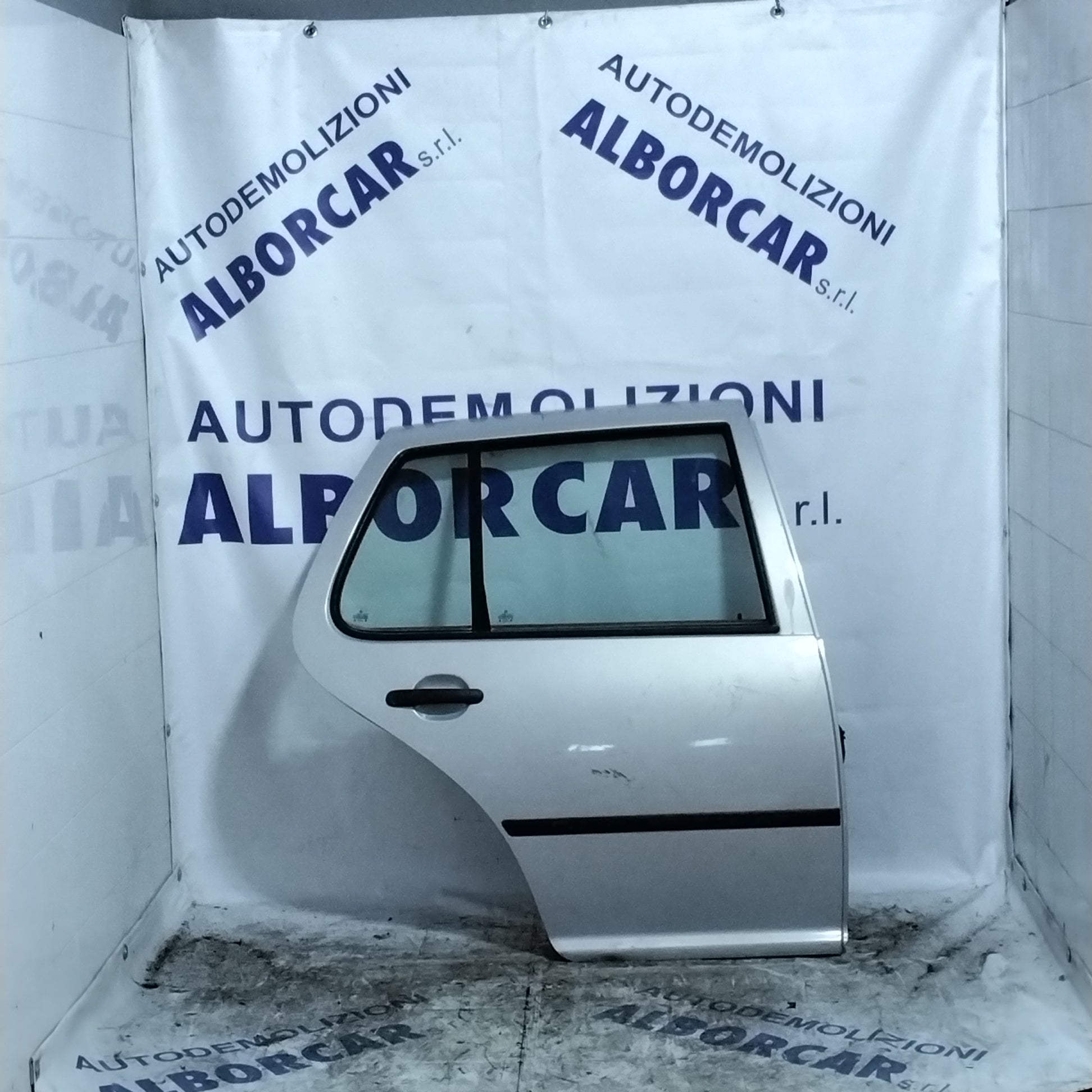 Puerta trasera derecha Volkswagen Golf 4 color gris, azul