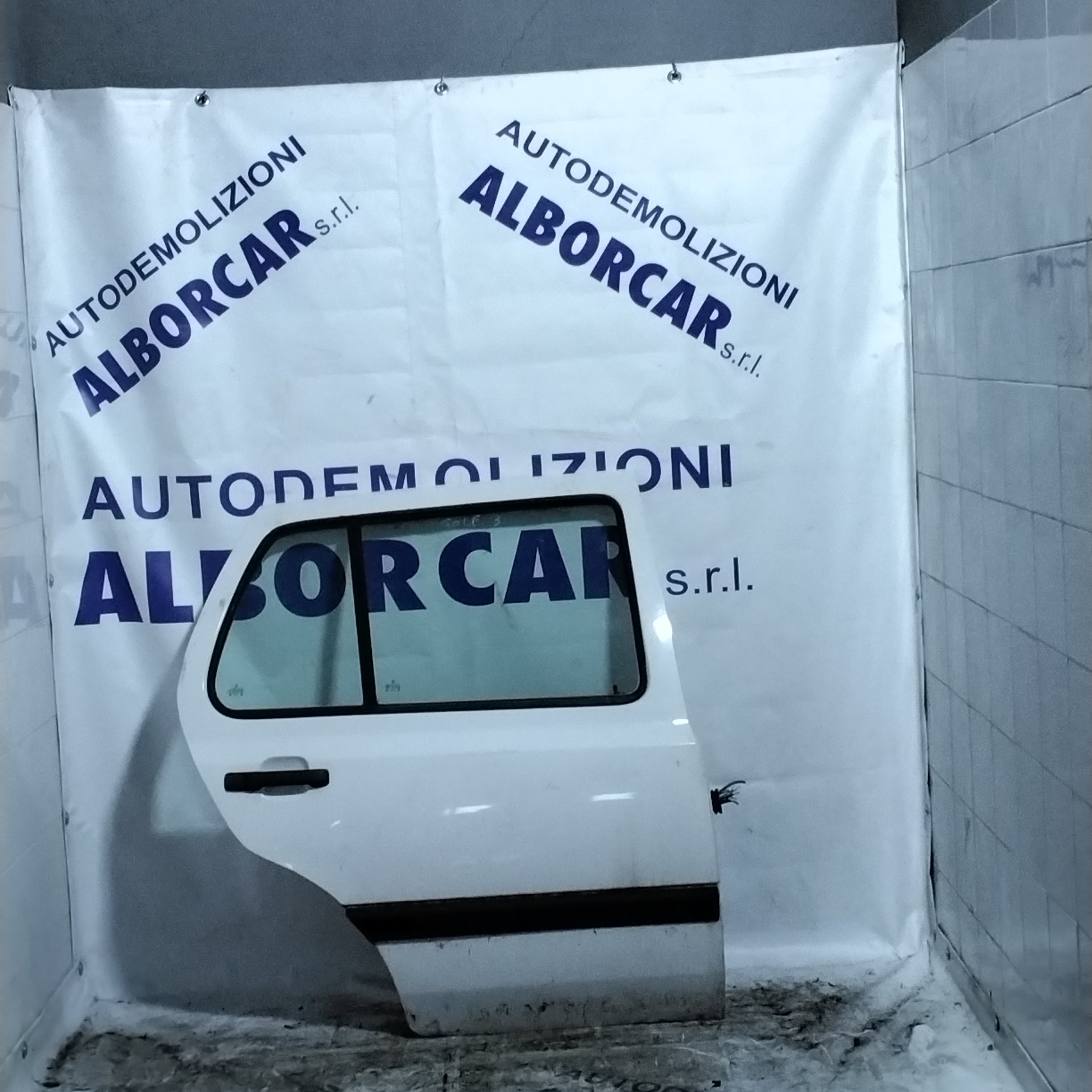 Volkswagen Golf 3 rear right door color: white blue