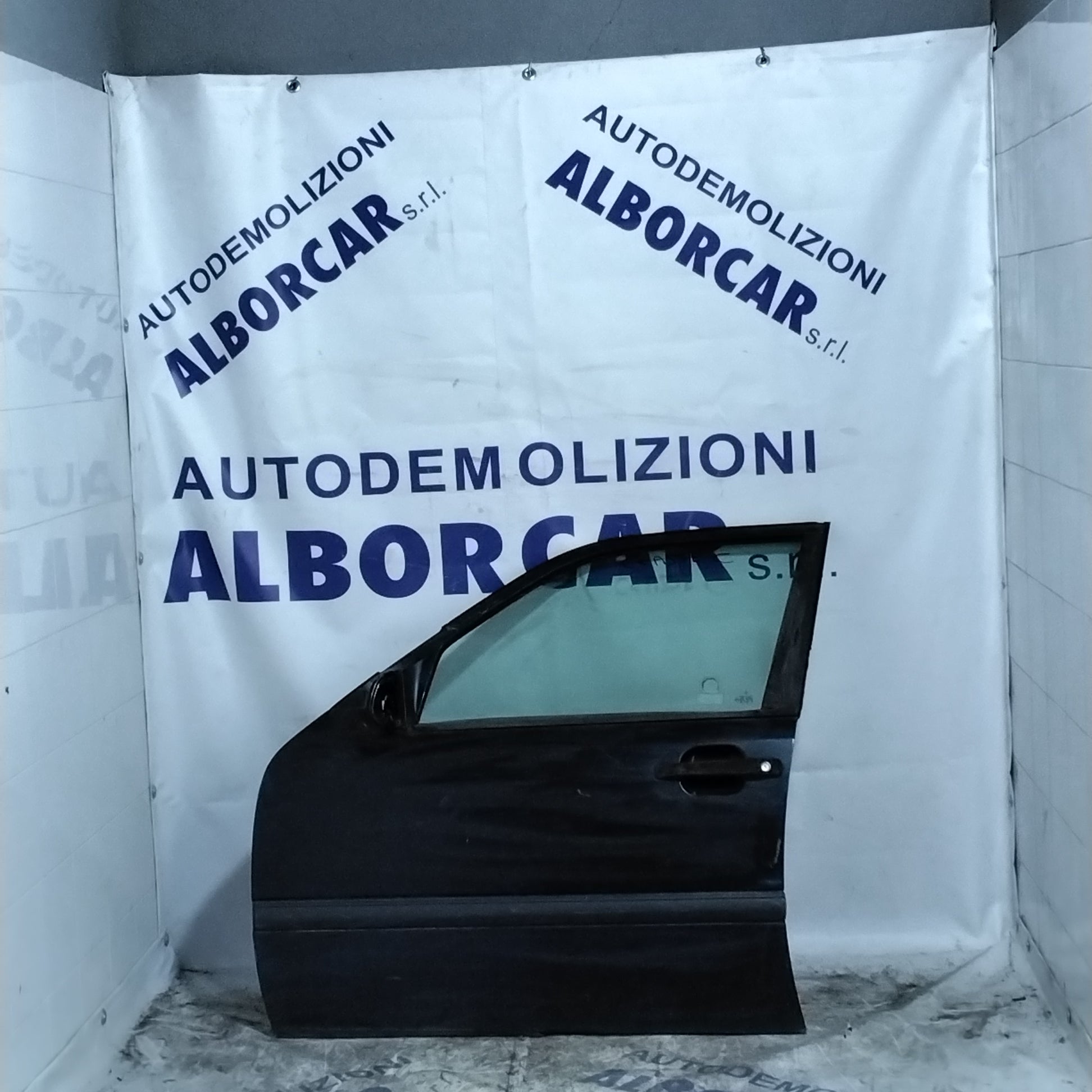 Mercedes C-Class 1998 front left door (sf1e1)
