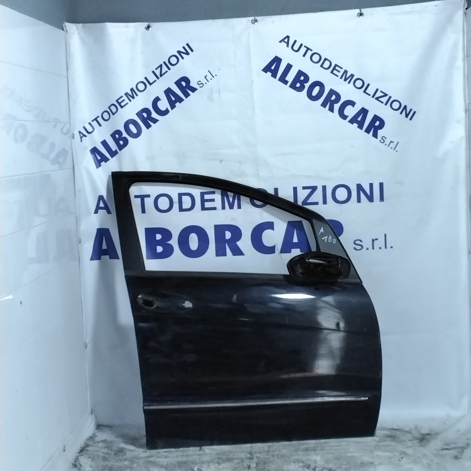 Mercedes A 180 (2009) front right door (sf1e1)