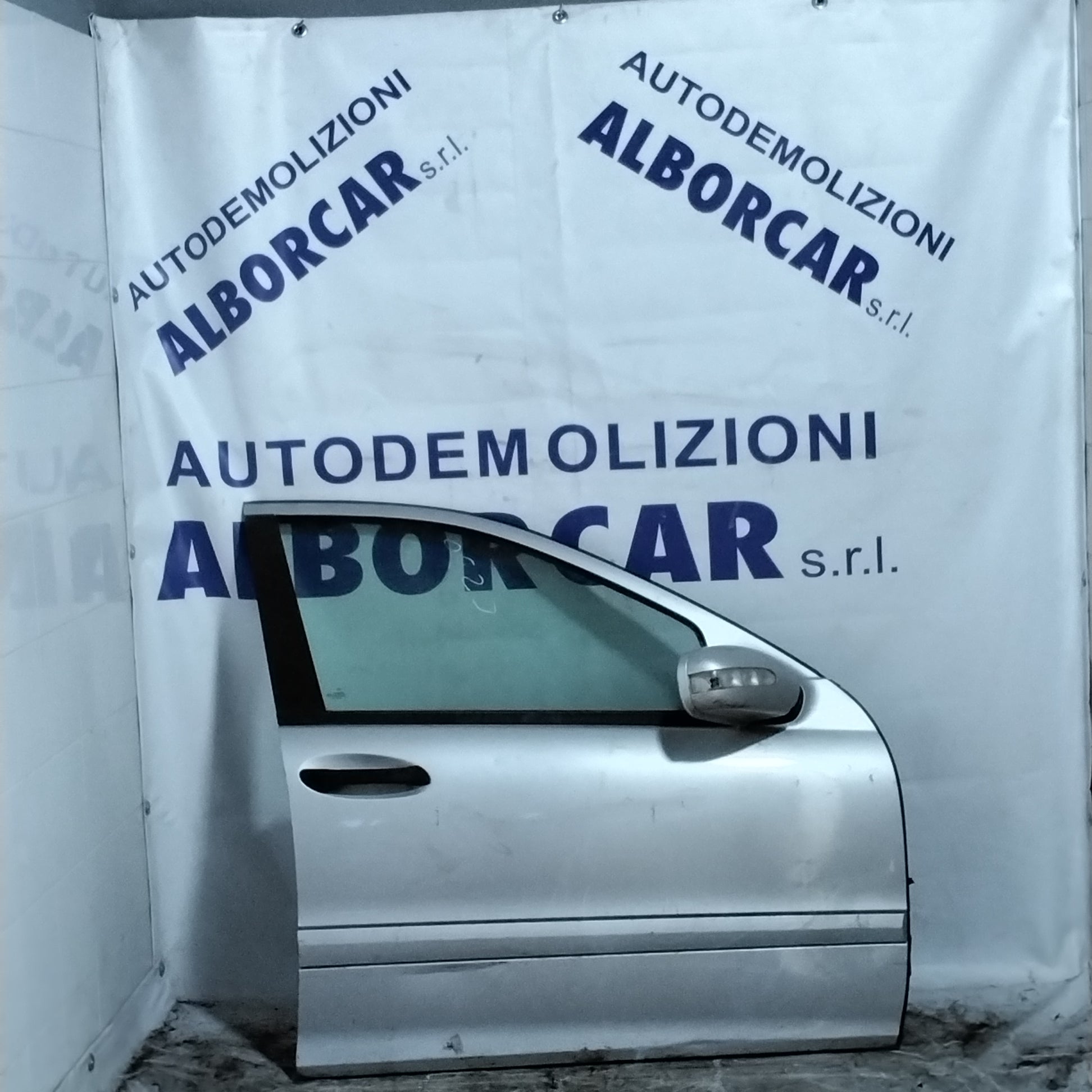 Mercedes C 200 Class door / front right door grey color (sf1e1) year 2001