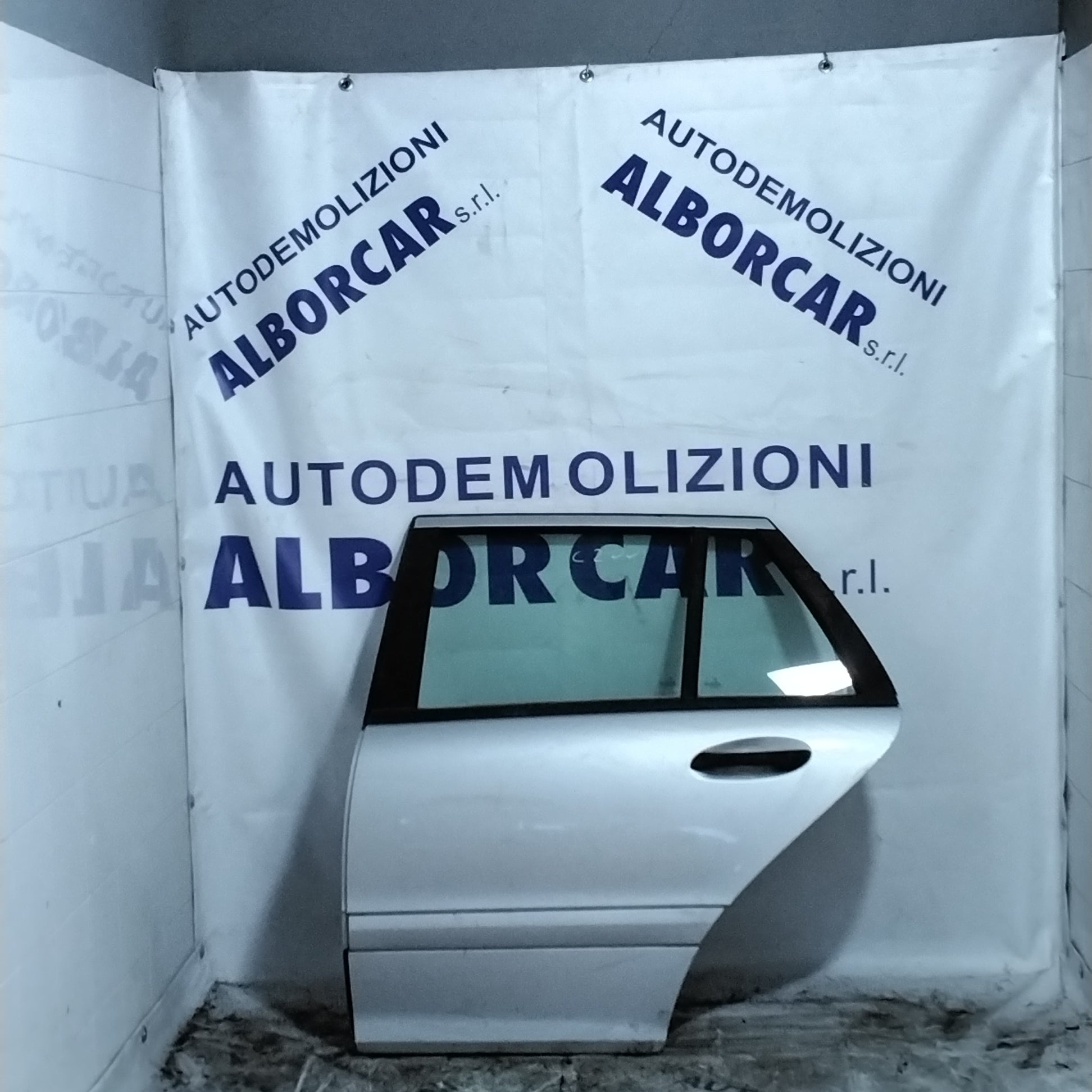 Puerta trasera izquierda Mercedes Clase C200 año 2001 (sf1e1)