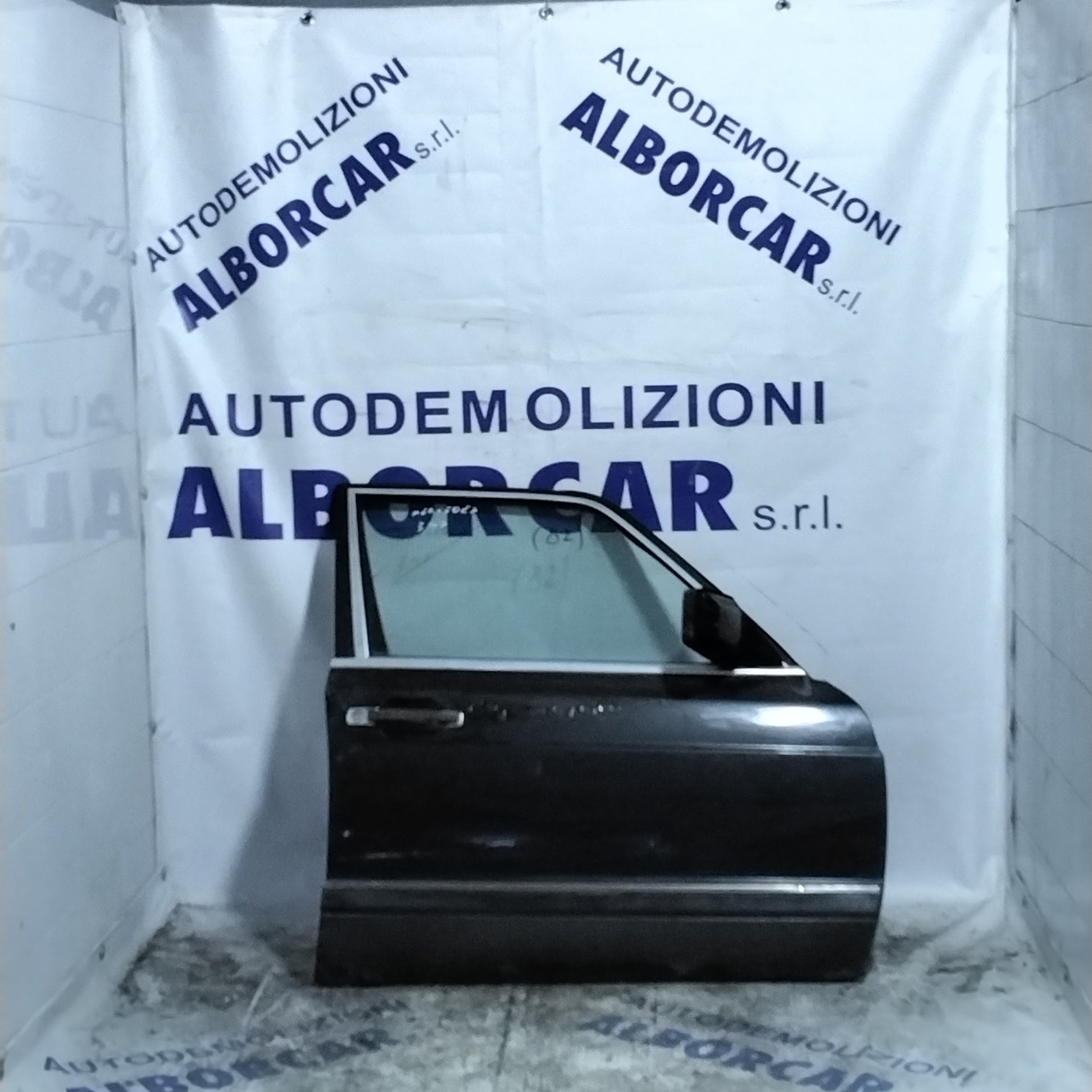 Mercedes 300 door/boot 1982 front right (sf1e1)