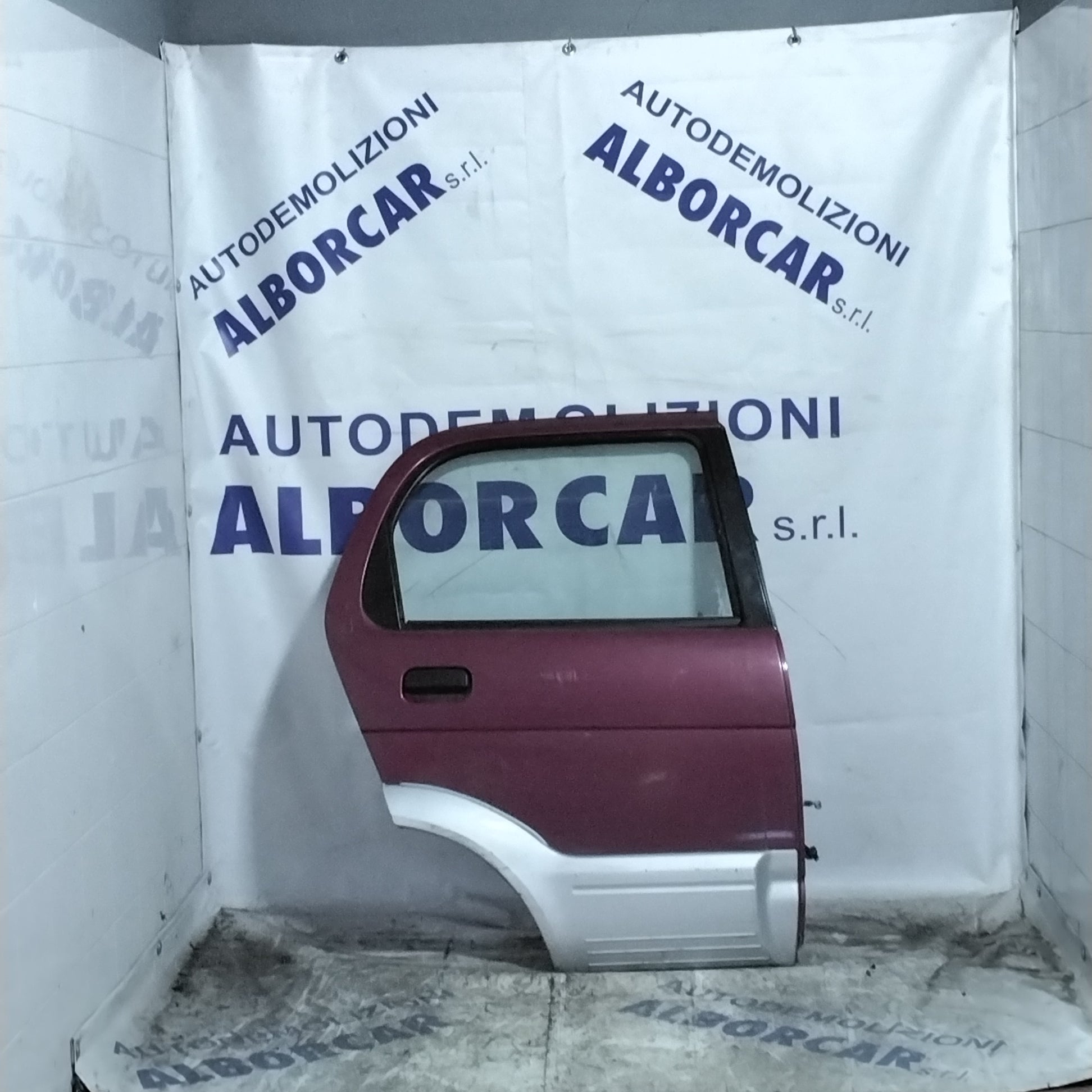 right rear door Nissan Terrano year 2003