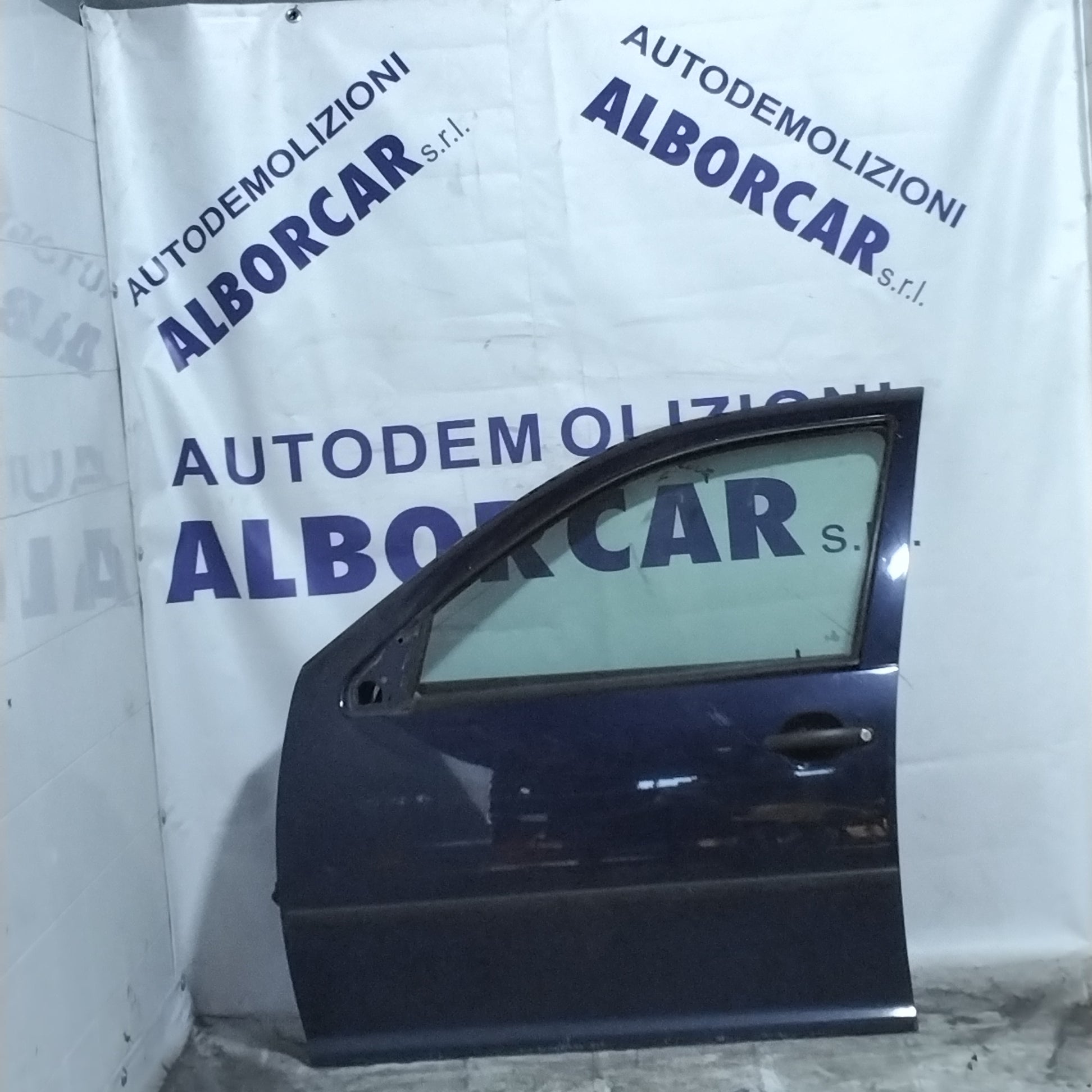Volkswagen Golf 4 front left door (sf1e1)