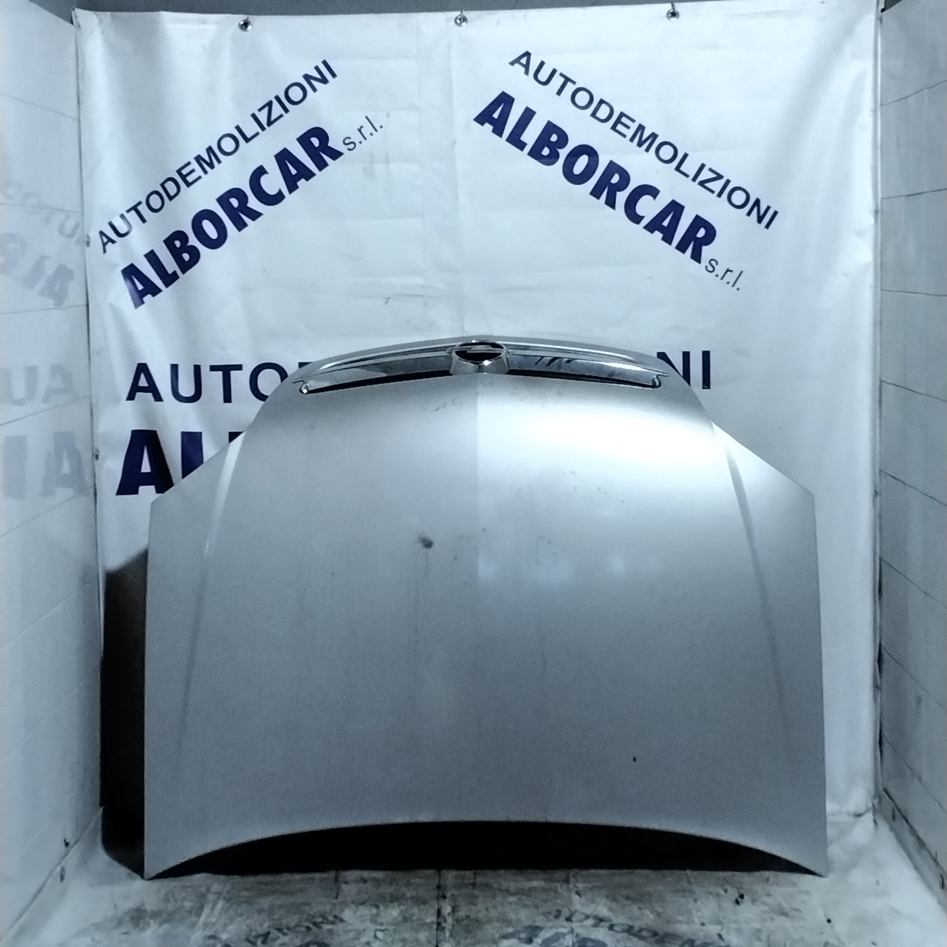 Front hood Opel Vectra year 2004