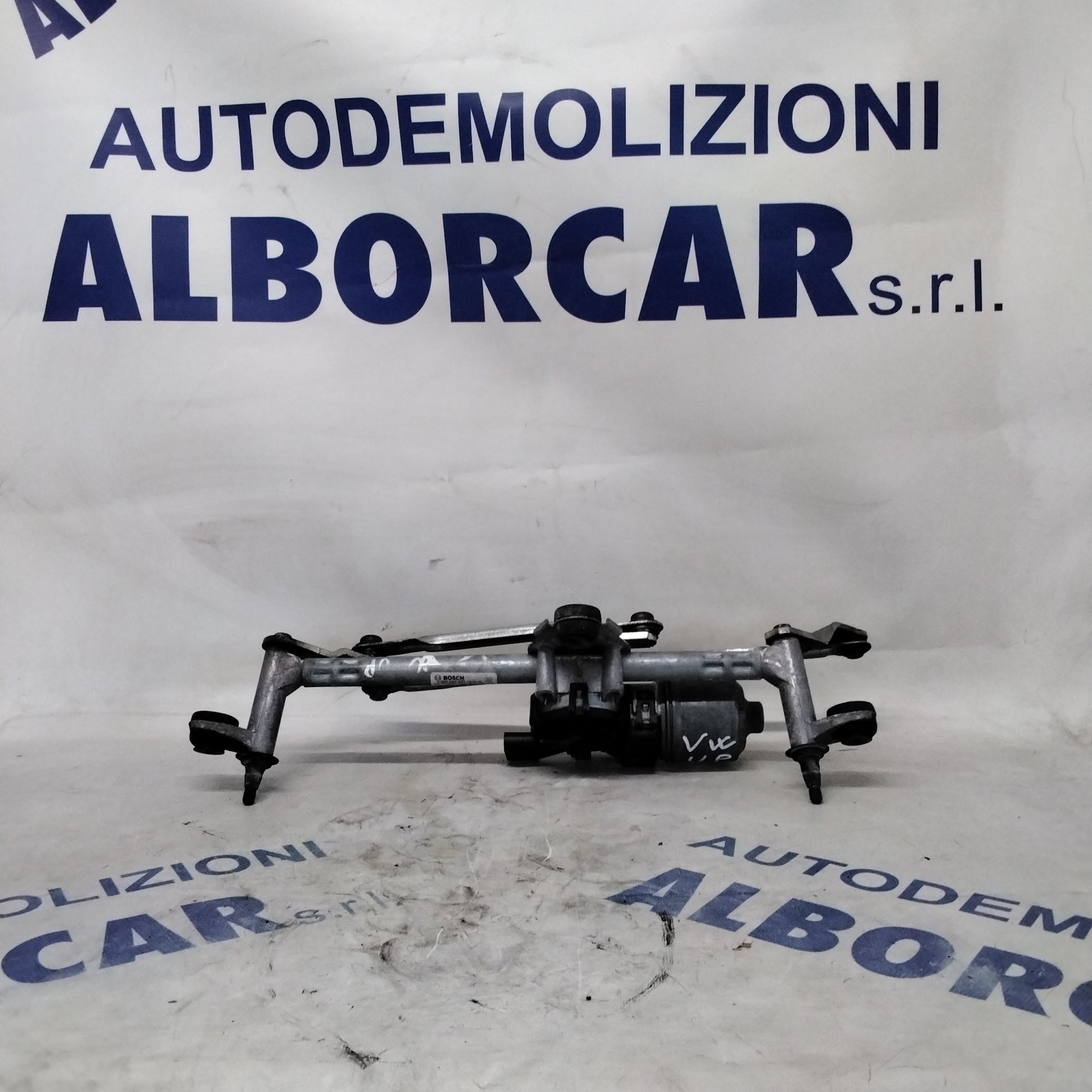 Front windshield wiper motor Volkswagen UP year 2010 (2-door)