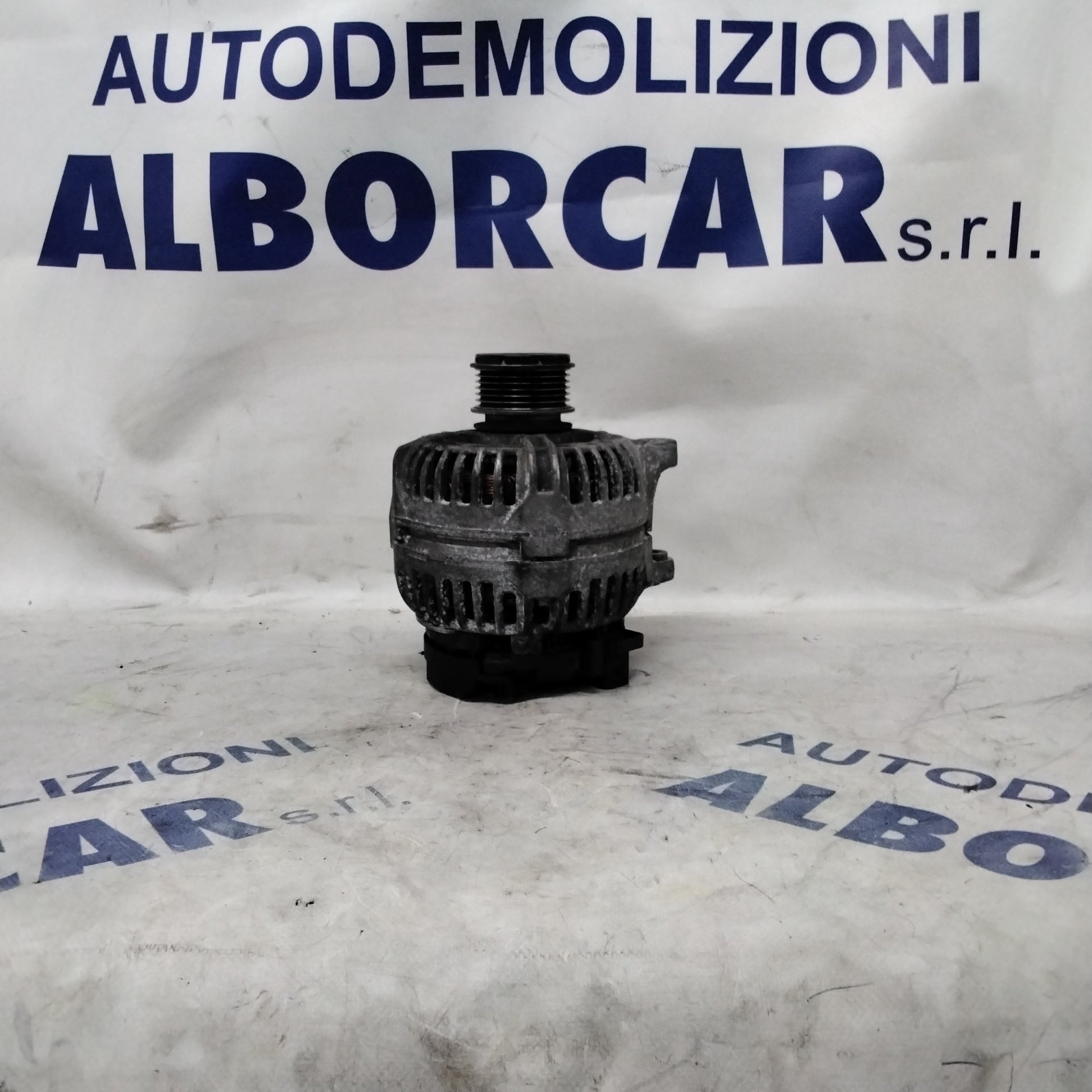 Alternator Volkswagen Caddy 1.9 TDI year 2010 part number 06F 903 023F (sf15p6)