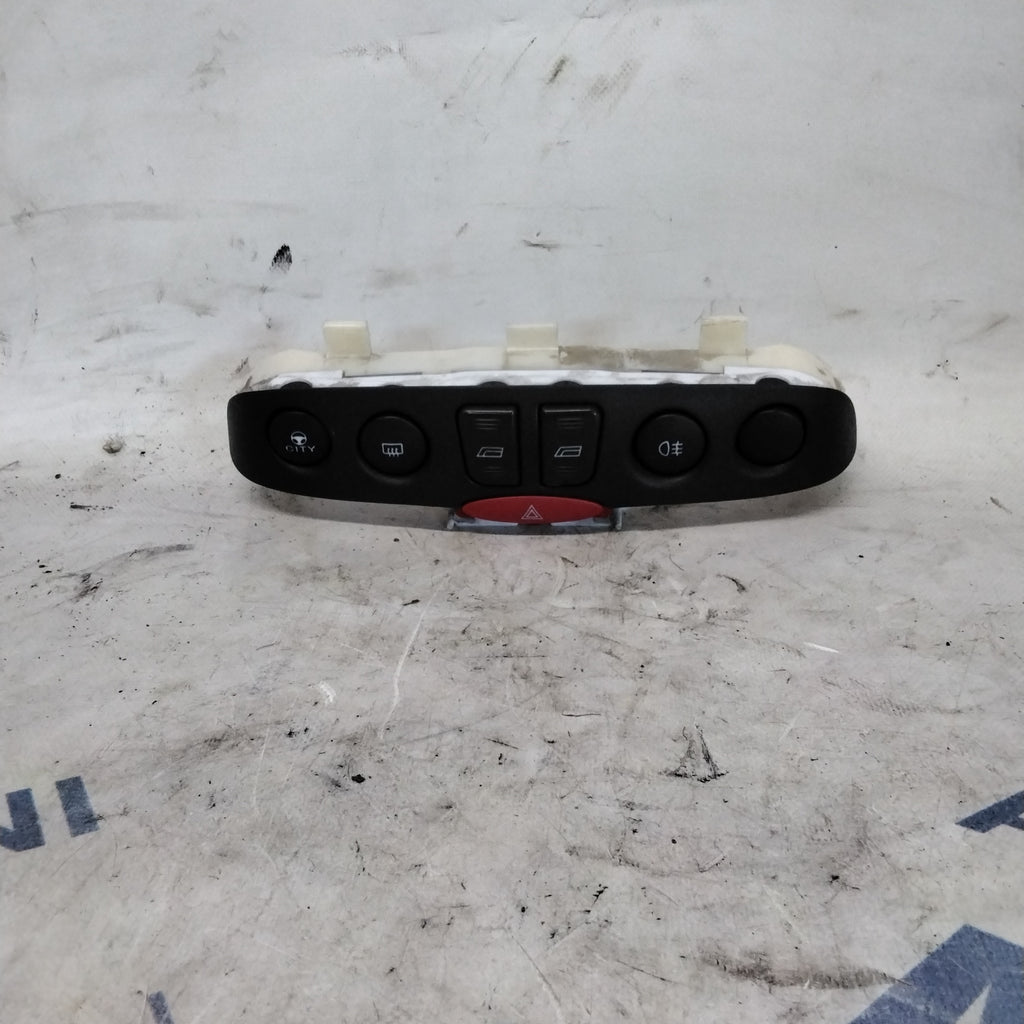 Pulsantiera alza cristalli blocco comandi centrale fiat punto