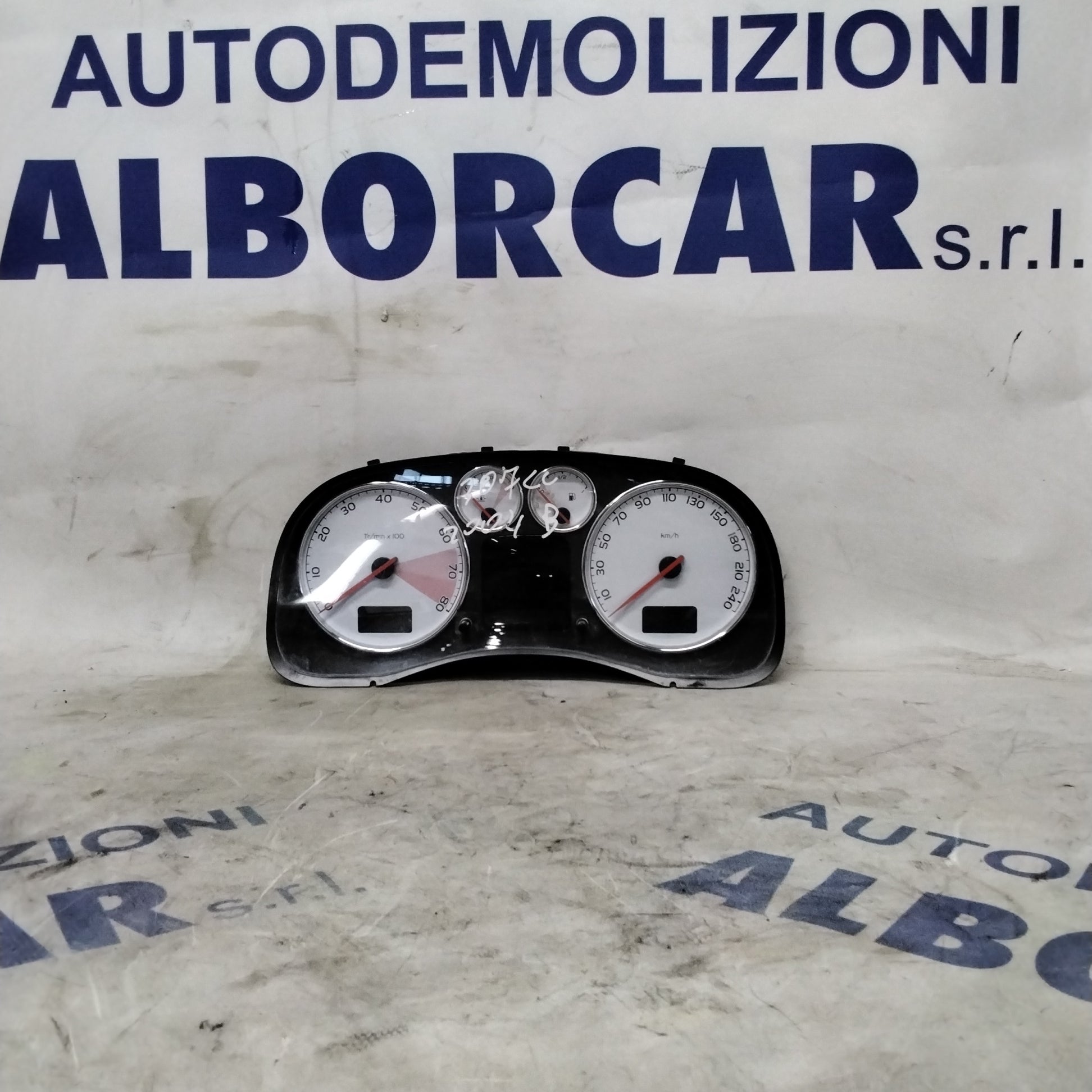 Peugeot 307 gasoline instrument cluster year 2004