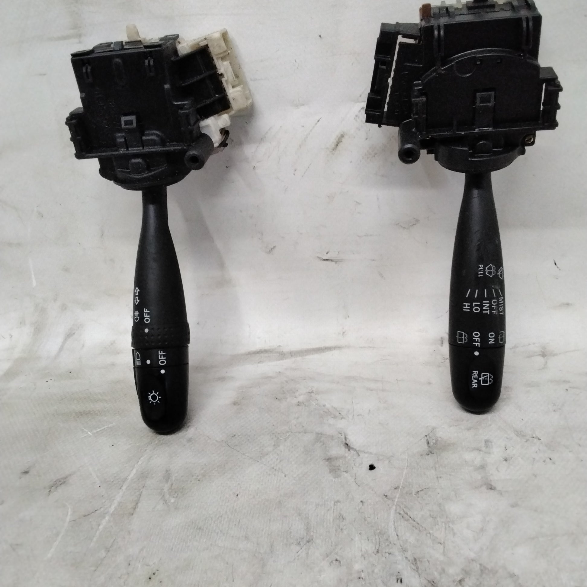 Mando de luces / limpiaparabrisas Toyota Yaris año 2003 código 173647/173648