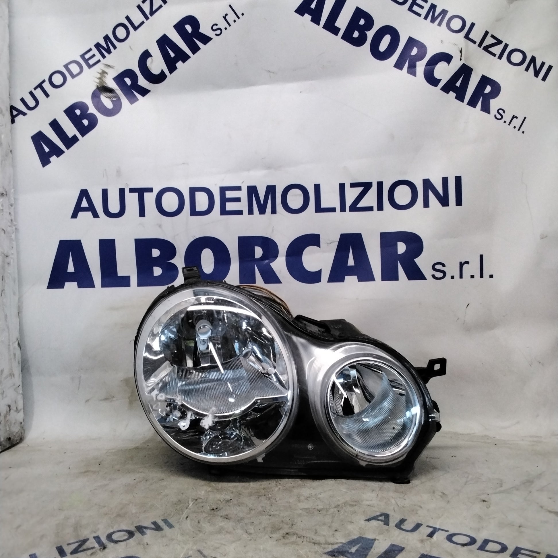 faro delantero derecho Volkswagen Polo 2001-2005