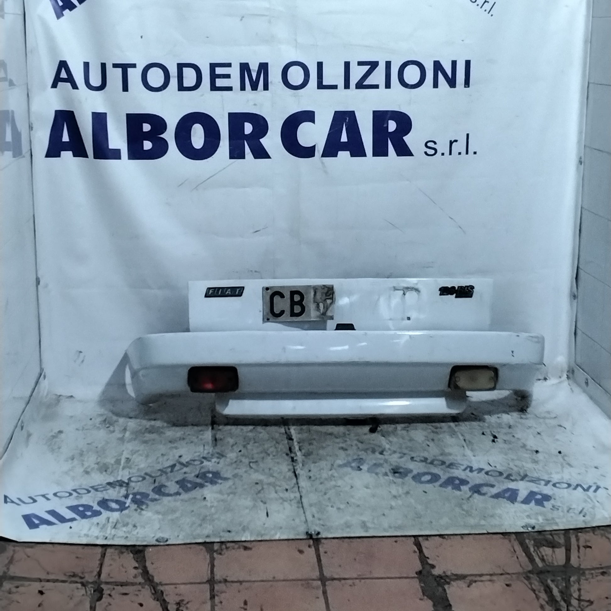 Paragolpes trasero Fiat 126 año 1980