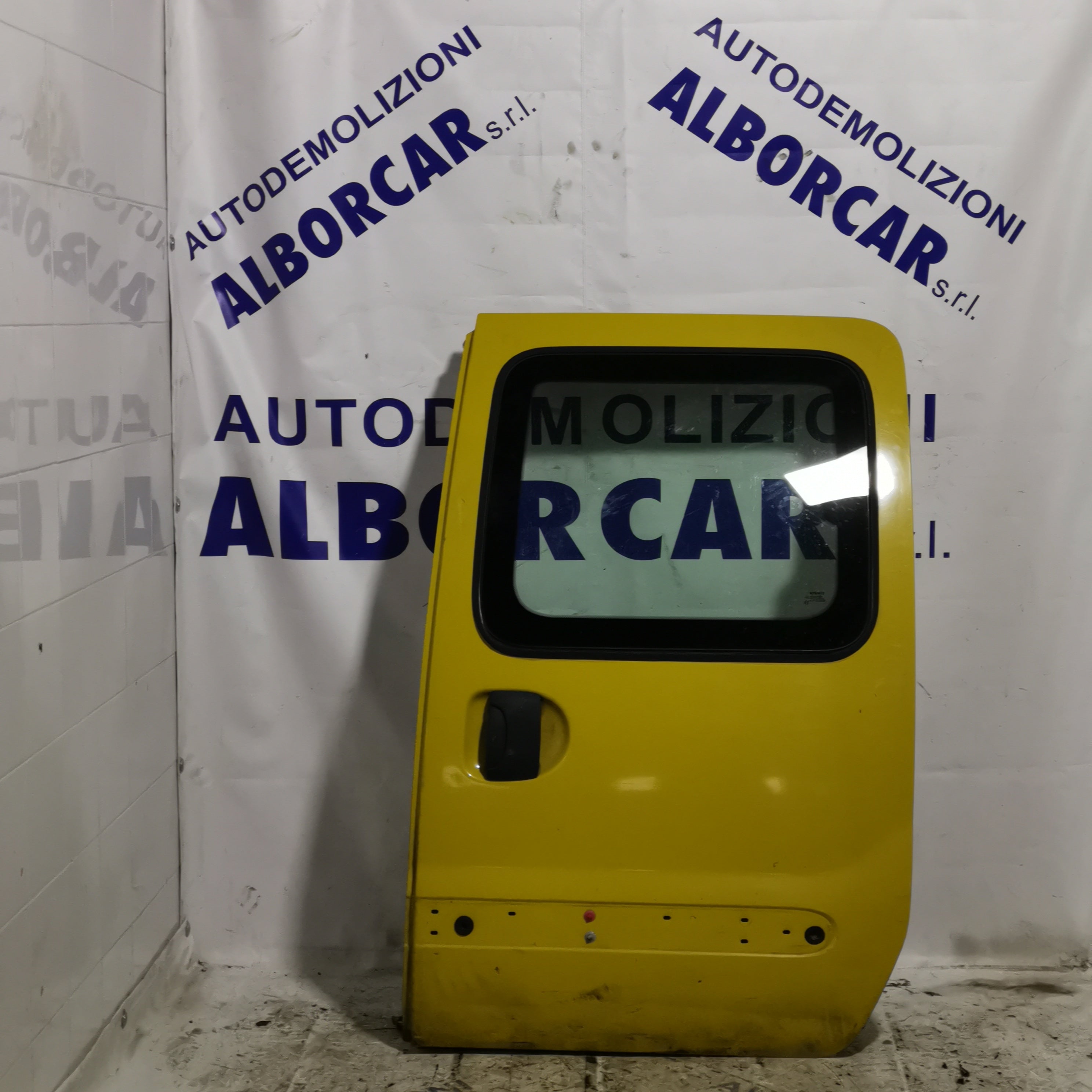puerta lateral izquierda Renault Kangoo 1.4 gasolina año 1997/2002