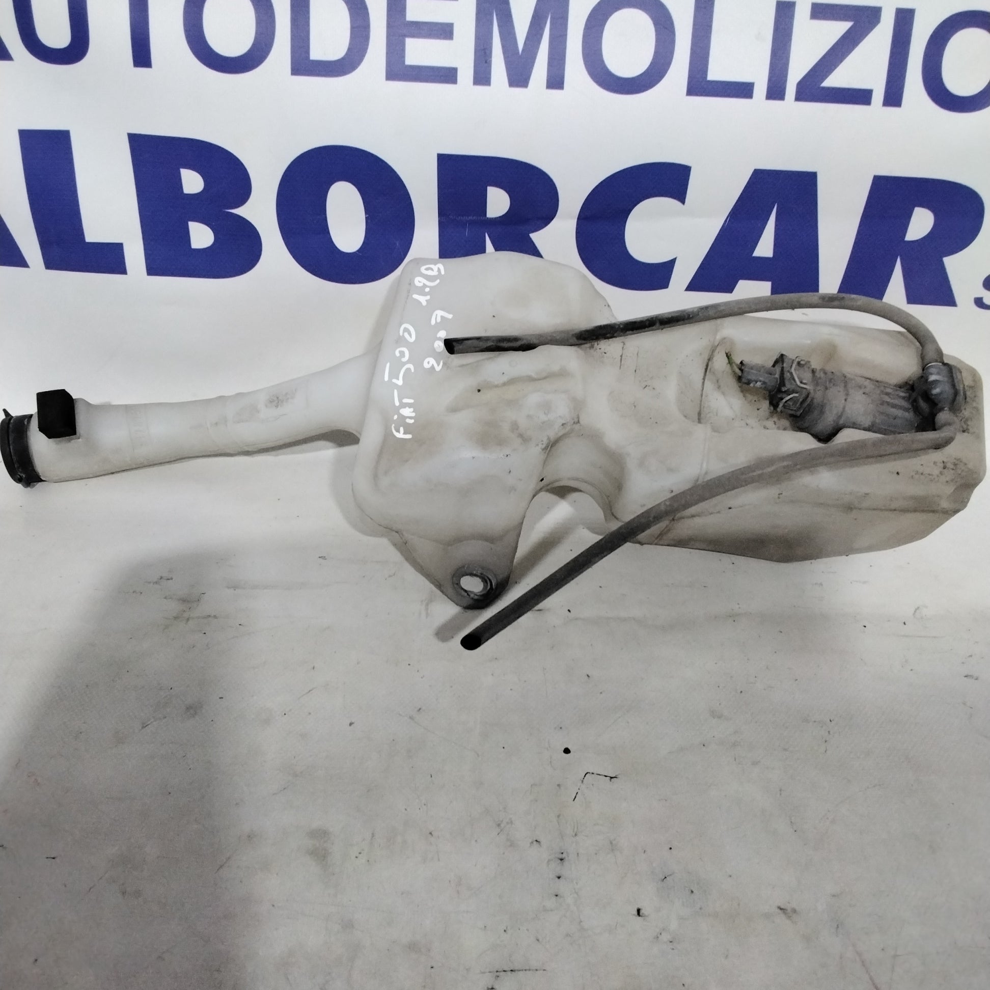 windscreen washer fluid reservoir Fiat 500 2007