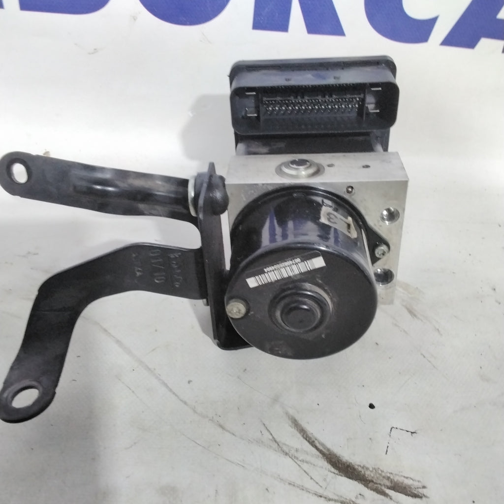 Bomba de unidad de control ABS Ford Fiesta gasolina año 2010 código: 06210214684