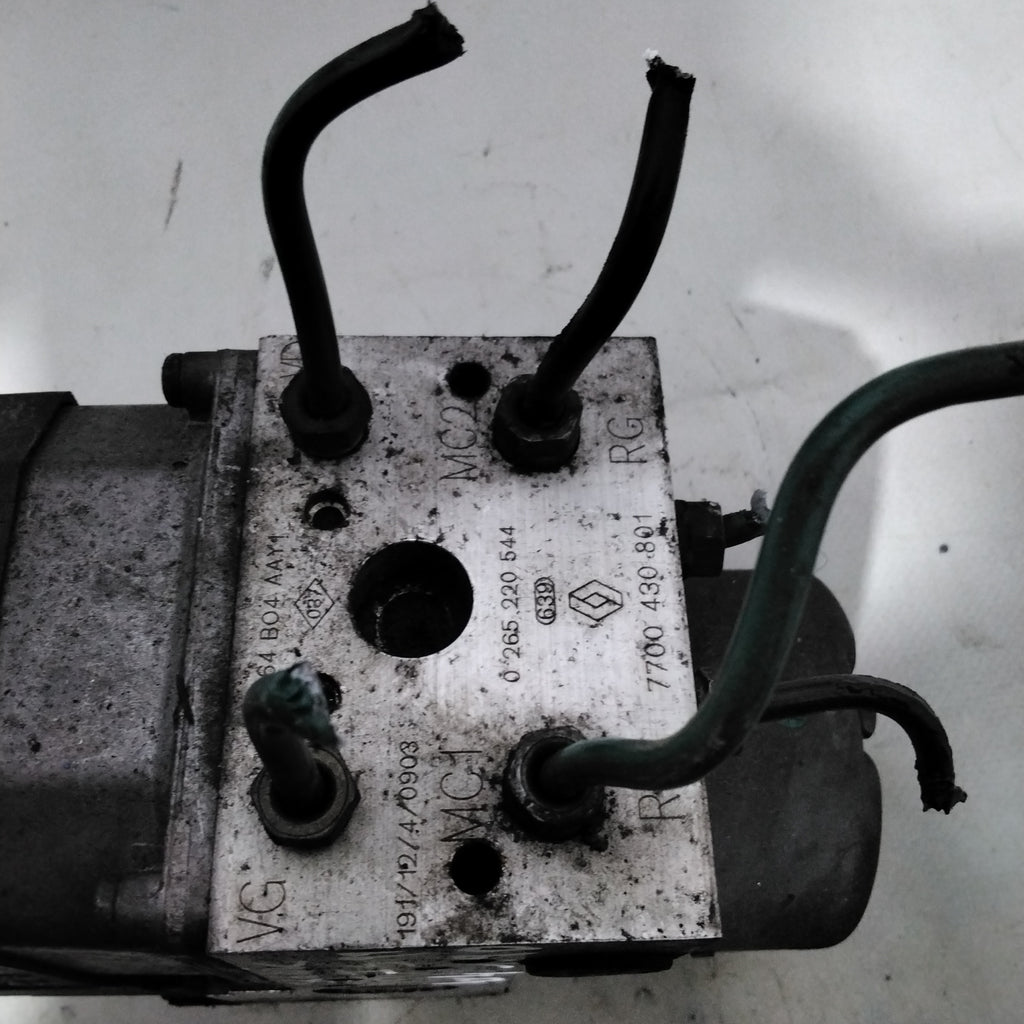 ABS control unit Renault Scenic first series 4x4 1.9 diesel year 1999 code: 0265220544 control unit code: 0273004396(sf A3 p3)