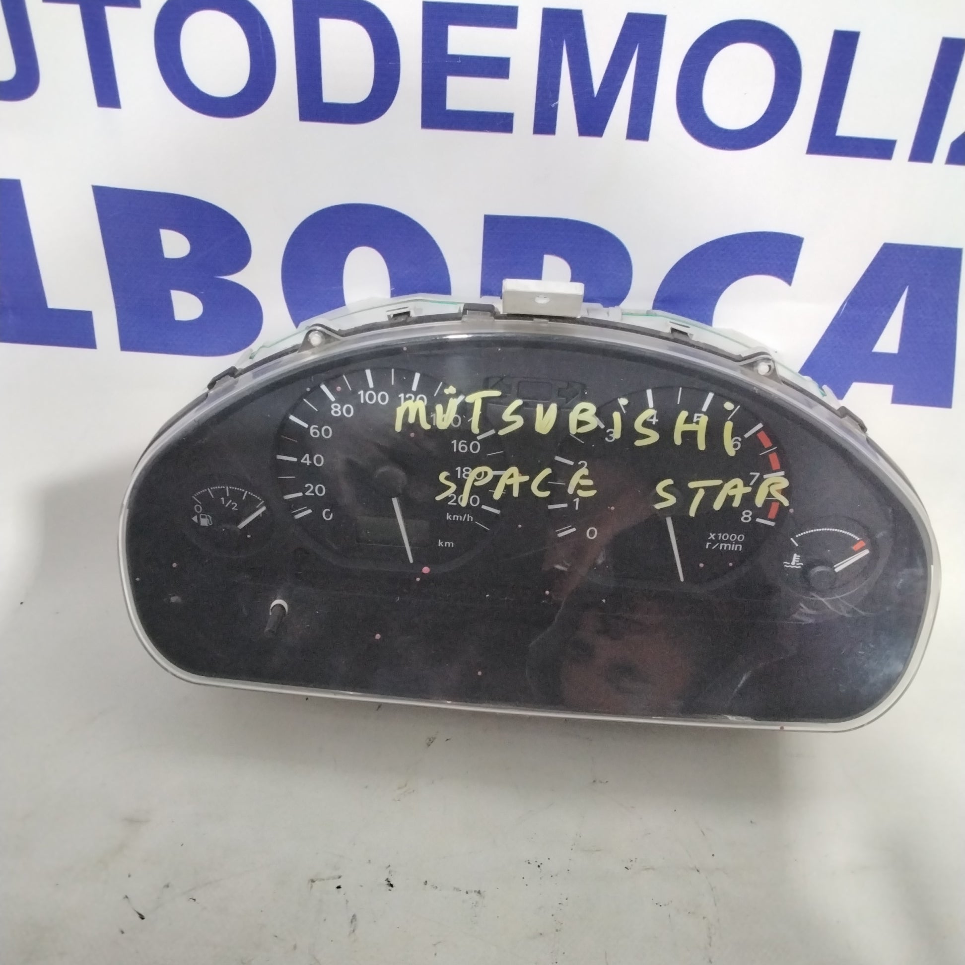 cuadro de instrumentos/cuentakilómetros mitsubishi space star primera serie 1.9 diésel año 2001 código:216267314