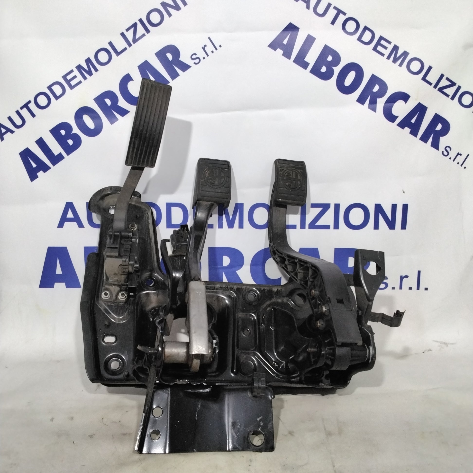 pedalera completa ALFA ROMEO 159 Berlina 1.9 jtdm año 2005 código:0050503001