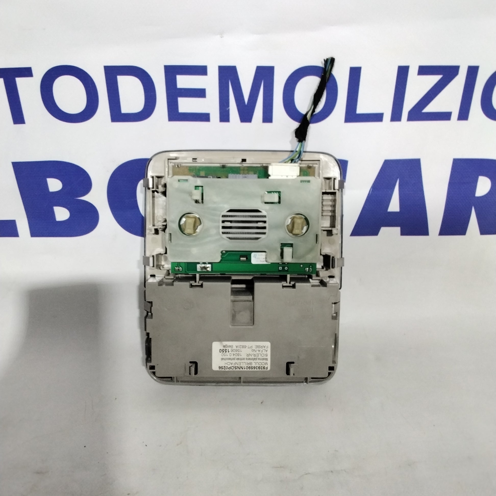 Plafoniera luce interna anteriore e porta chiave alfa romeo 159 anno 2005 codice :156061550
