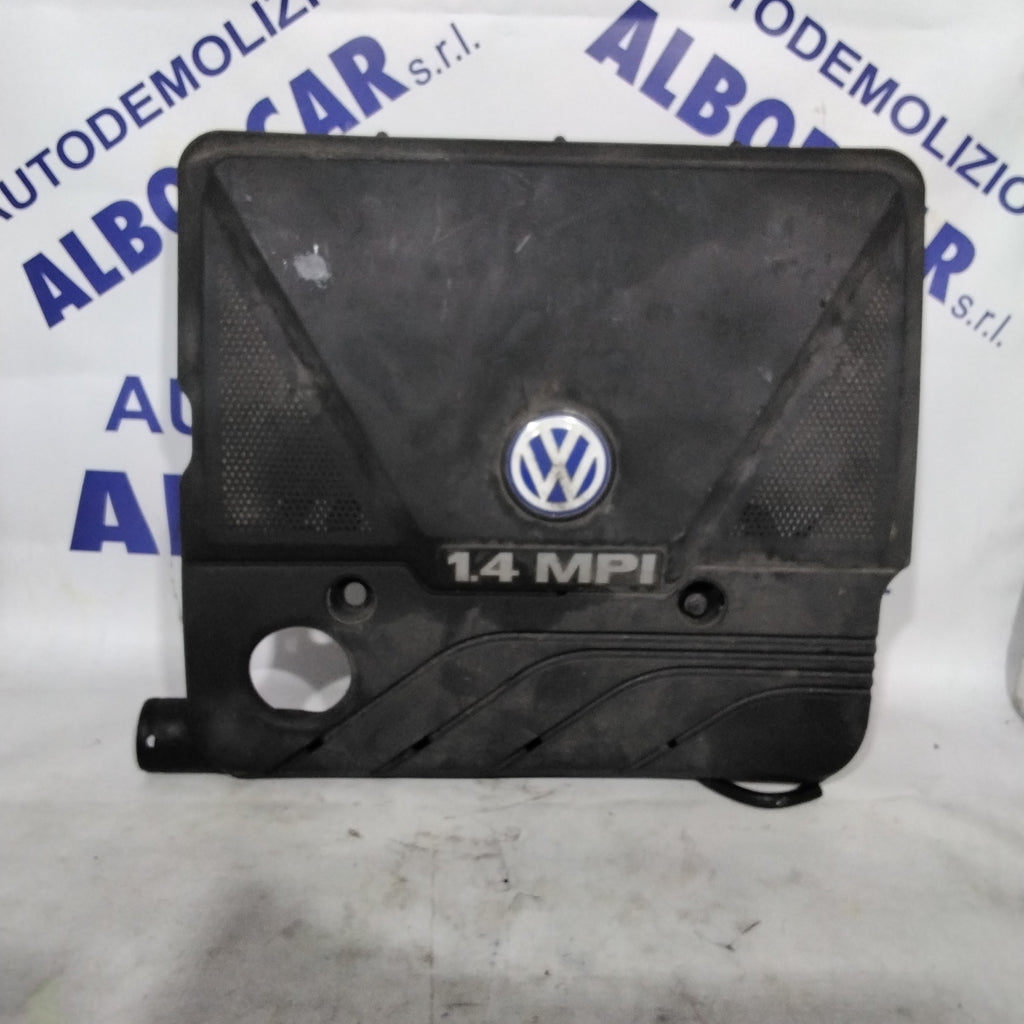 Tapa de motor Volkswagen Polo 1.4 MPI año 2001