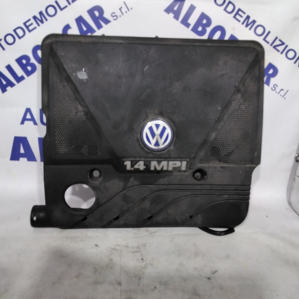 Tapa de motor Volkswagen Polo 1.4 MPI año 2001