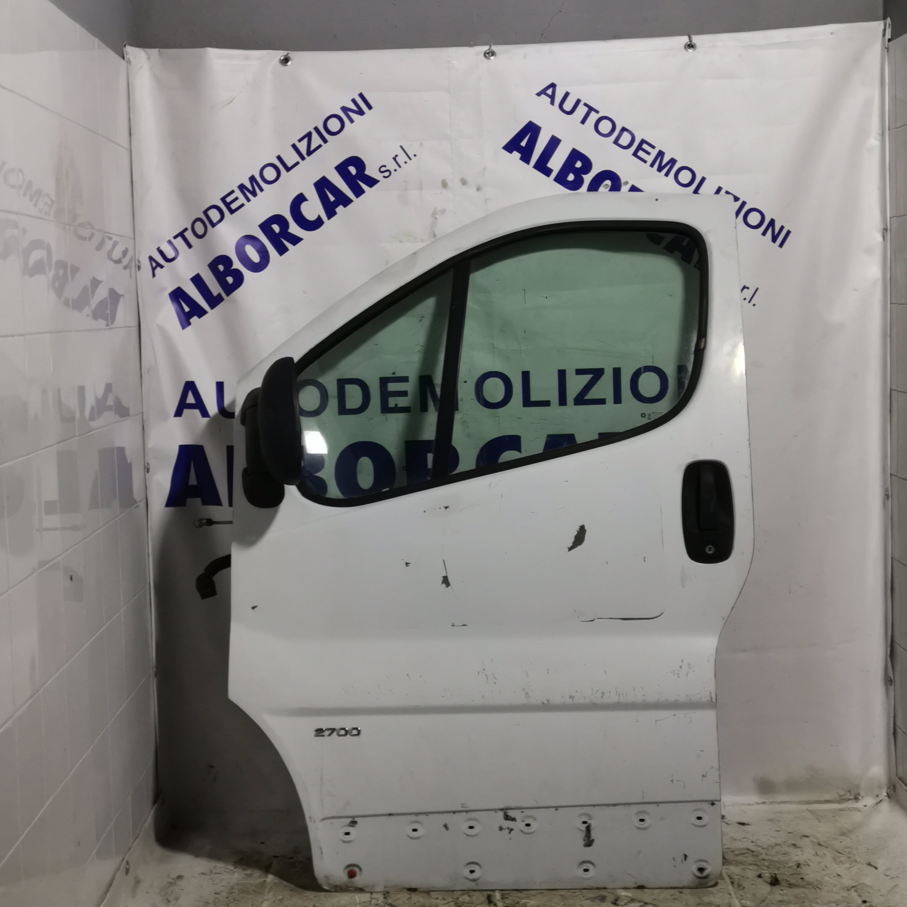 puerta delantera izquierda Renault Master 2.7 diésel año 2011