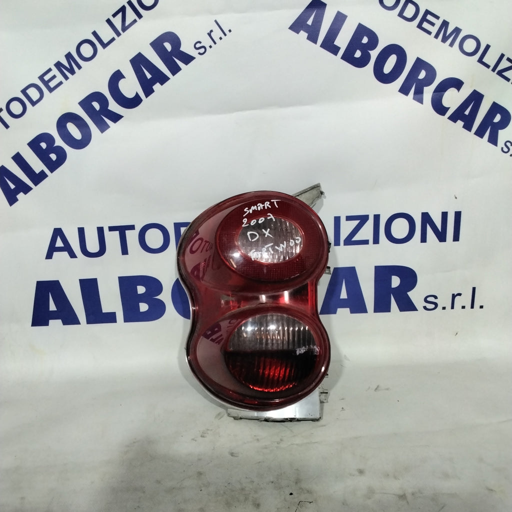 Smart Fortwo right brake light year 2007 code: A4518200264(sf9p3)