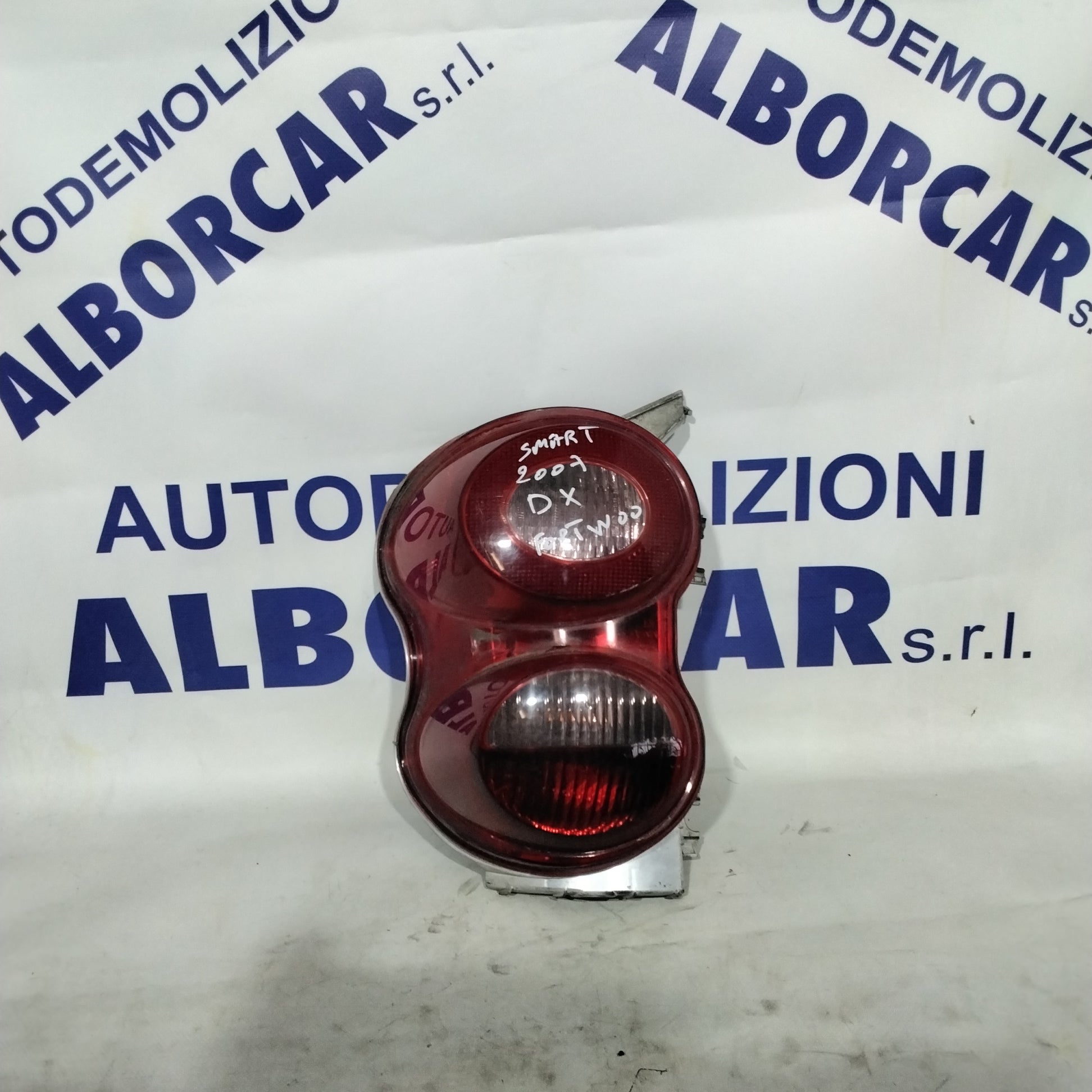 Smart Fortwo right brake light year 2007 code: A4518200264(sf9p3)