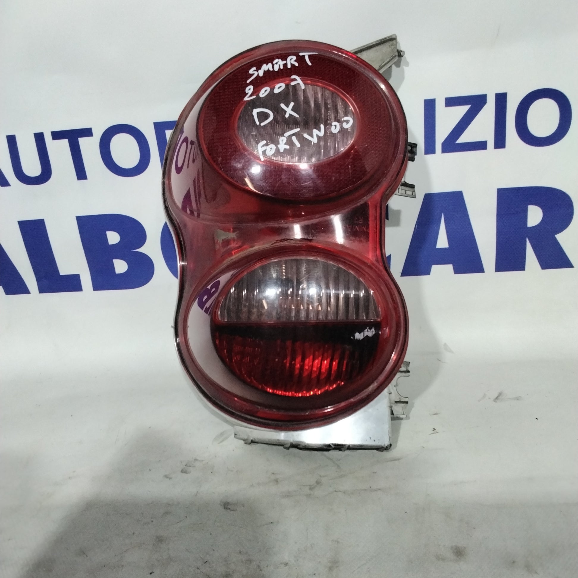 Smart Fortwo right brake light year 2007 code: A4518200264(sf9p3)