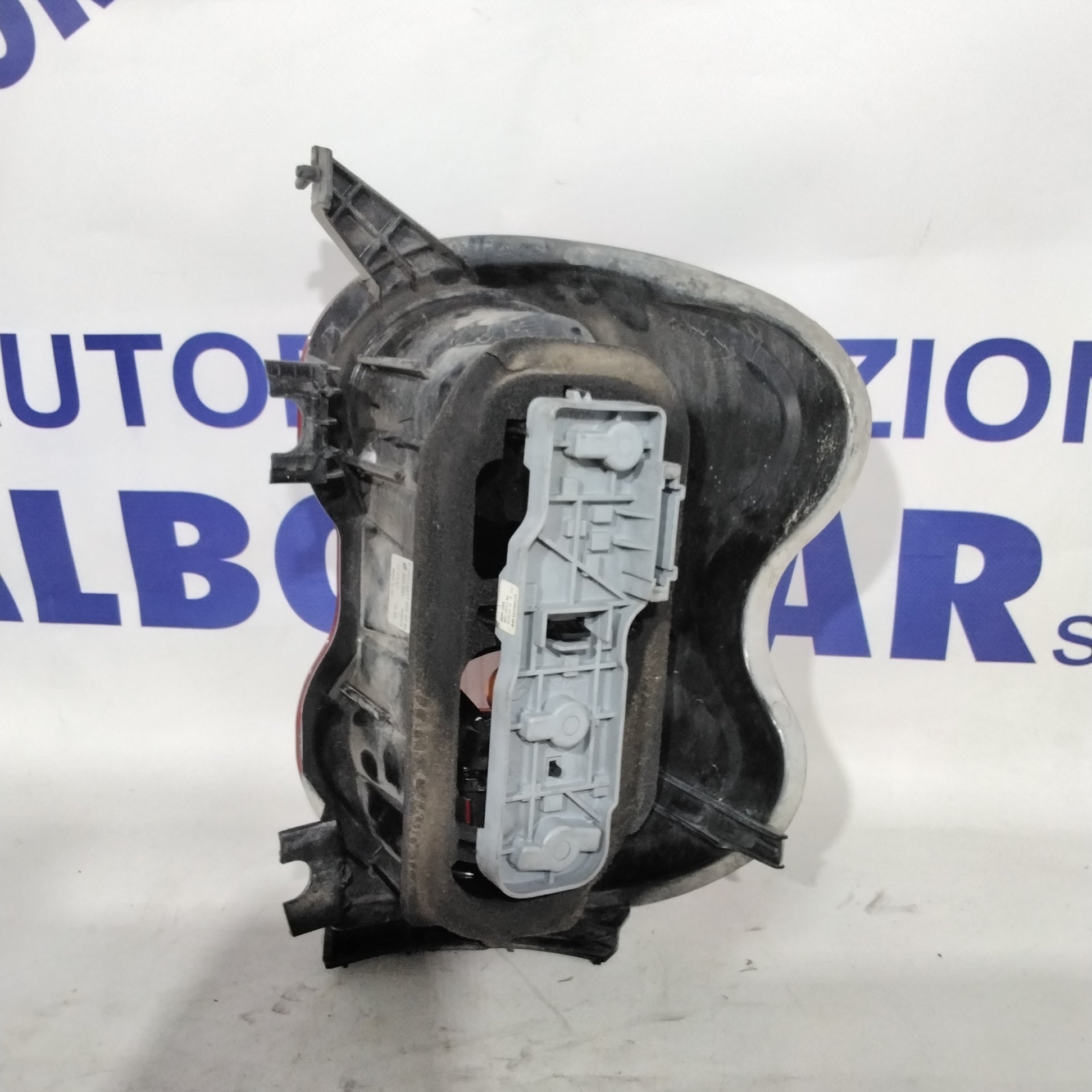 Smart Fortwo right brake light year 2007 code: A4518200264(sf9p3)