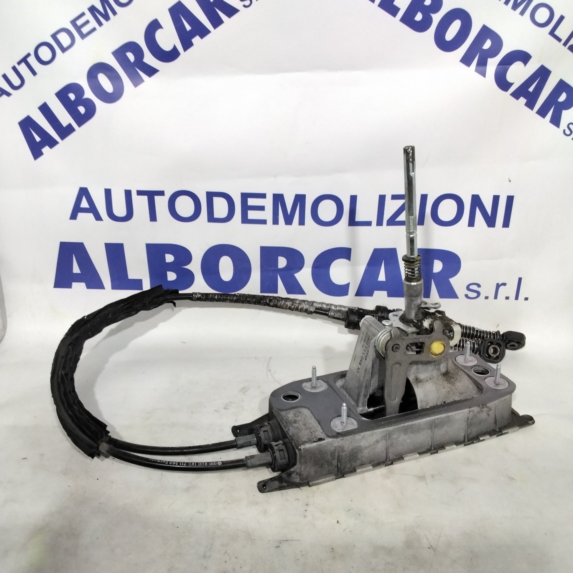 Palanca de cambios manual Audi A3 2.0 TDI 6 velocidades año 2003 código: 1K0711061A