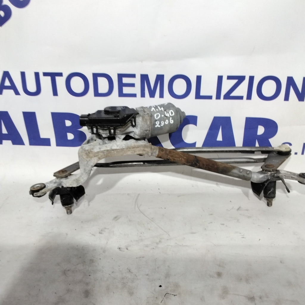 Toyota Yaris 1.4 D-4D wiper motor year 2006 code:1593000431( sfp1)