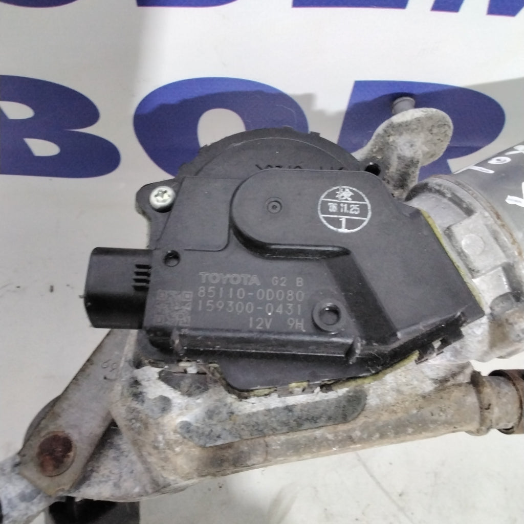 Toyota Yaris 1.4 D-4D wiper motor year 2006 code:1593000431( sfp1)