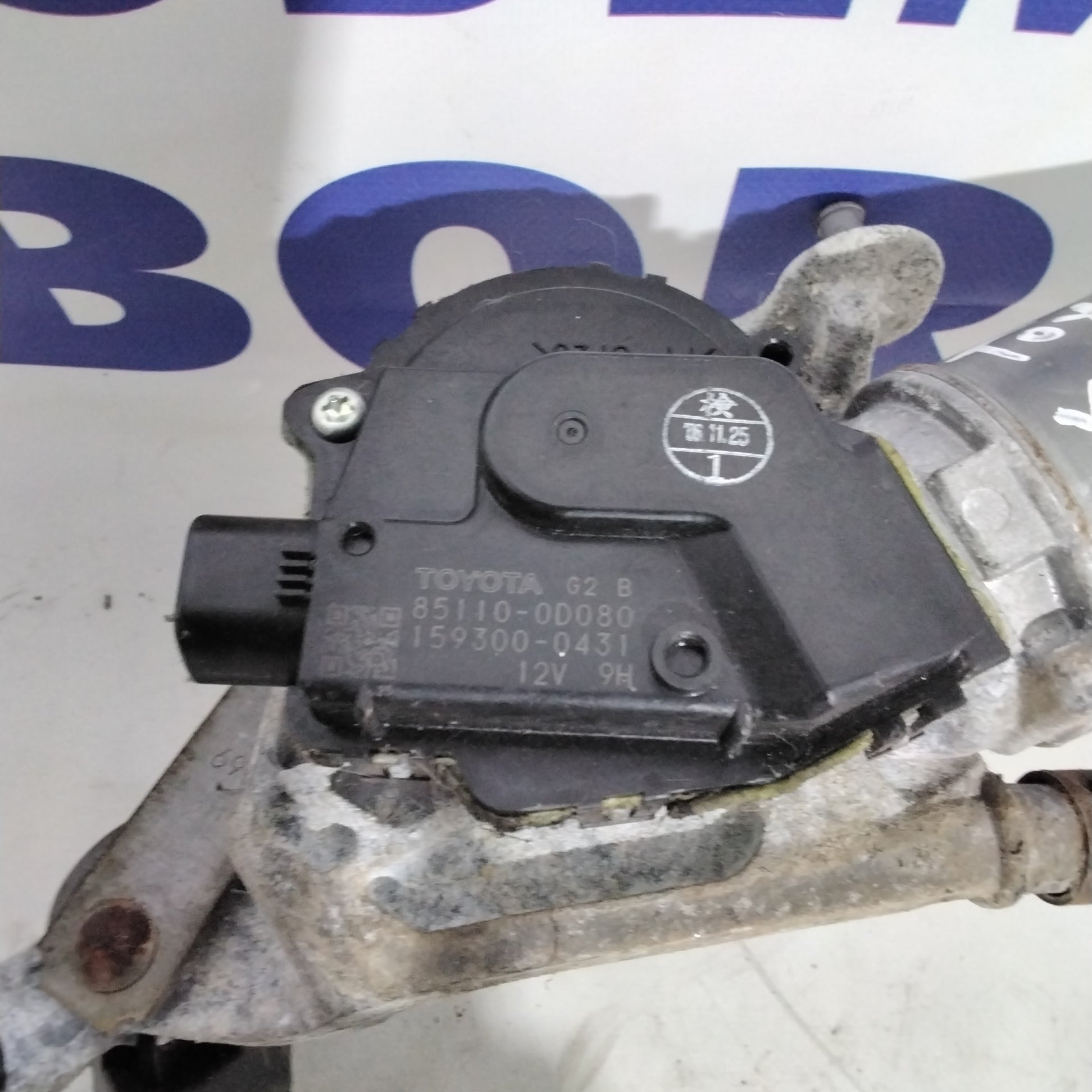 Toyota Yaris 1.4 D-4D wiper motor year 2006 code:1593000431( sfp1)