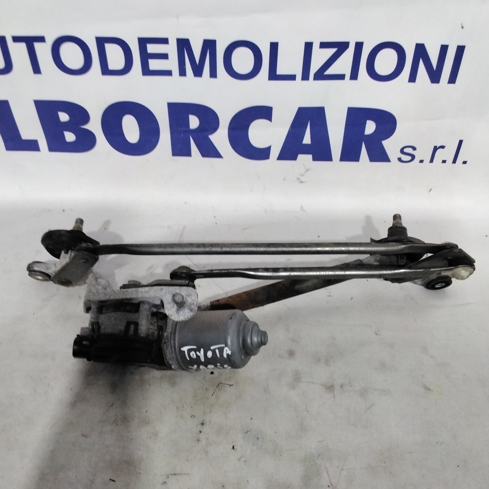 Toyota Yaris 1.4 D-4D wiper motor year 2006 code:1593000431( sfp1)