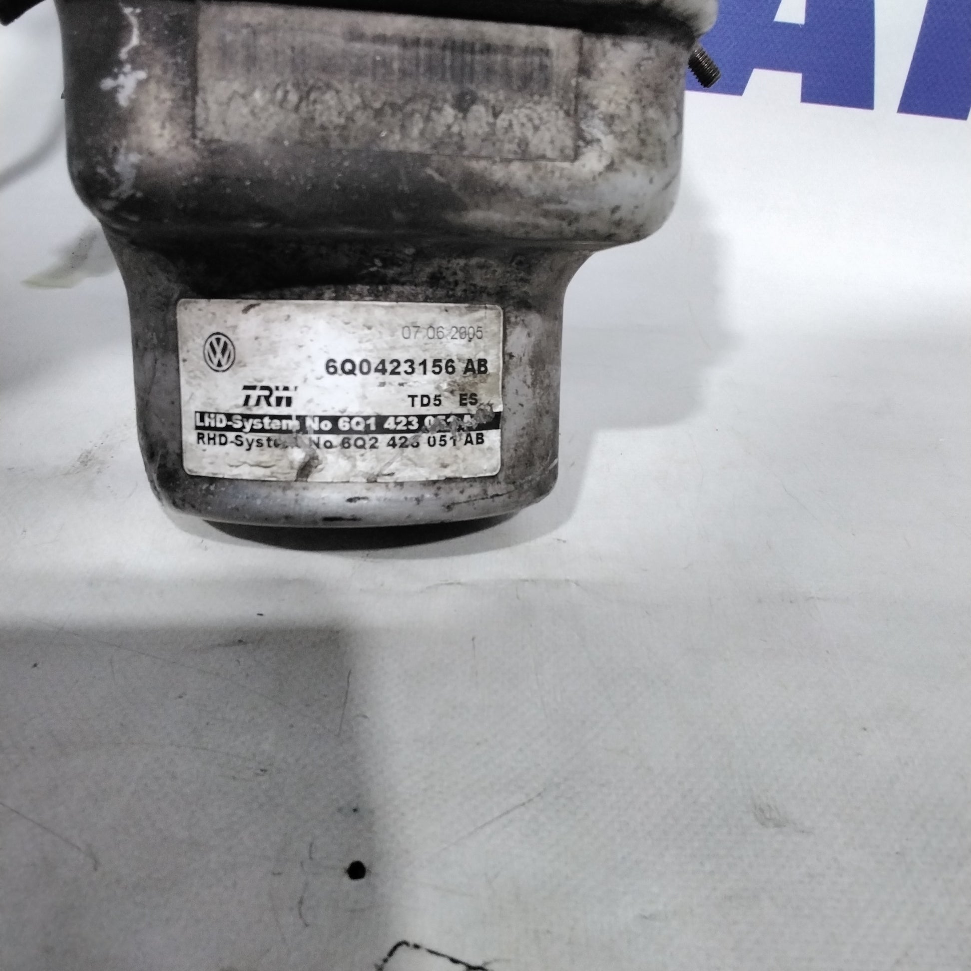 Power steering pump Volkswagen Polo 4 series 1.9 tdi year 2005 code: 6Q0423156