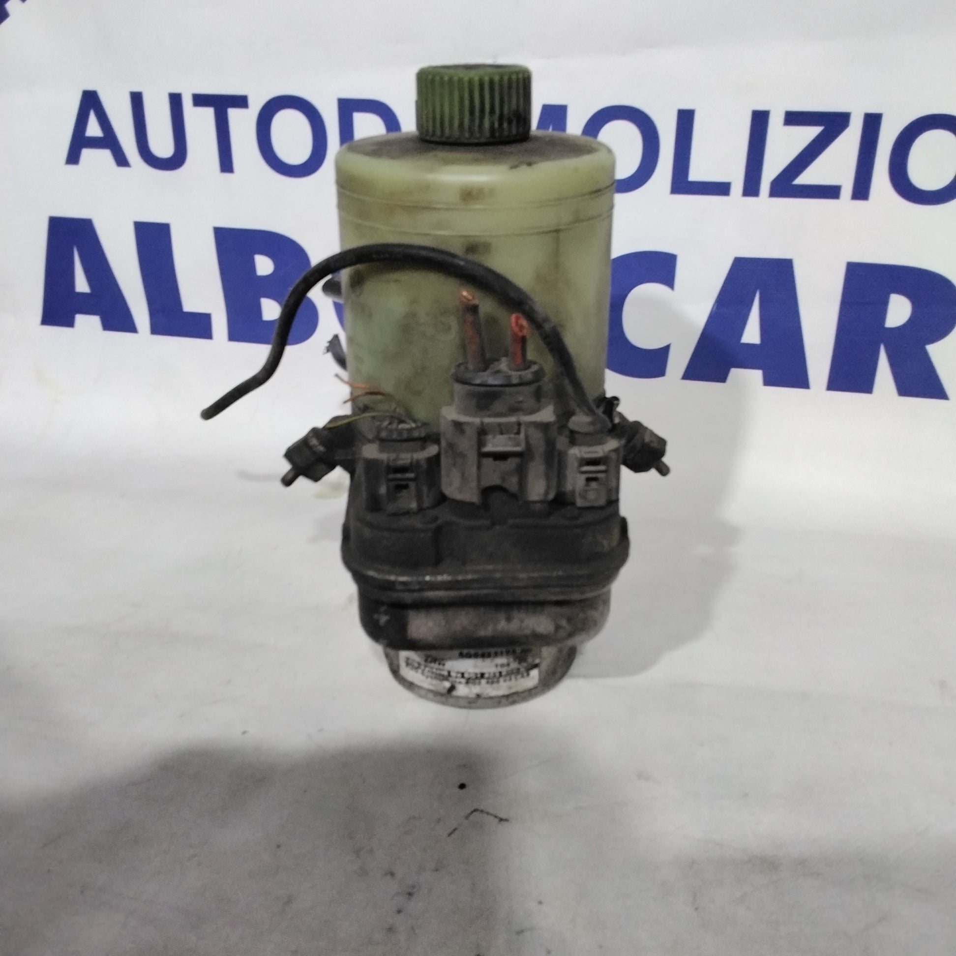 Power steering pump Volkswagen Polo 4 series 1.9 tdi year 2005 code: 6Q0423156