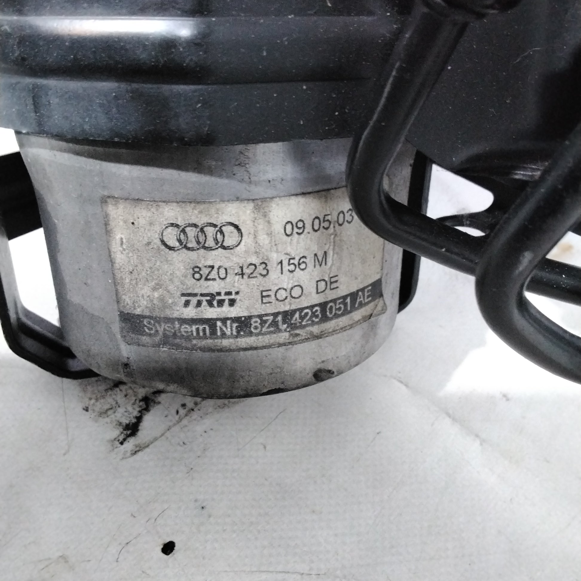 Bomba de dirección asistida Audi A2 1.4 TDI año 2004 código: 8Z0423156M