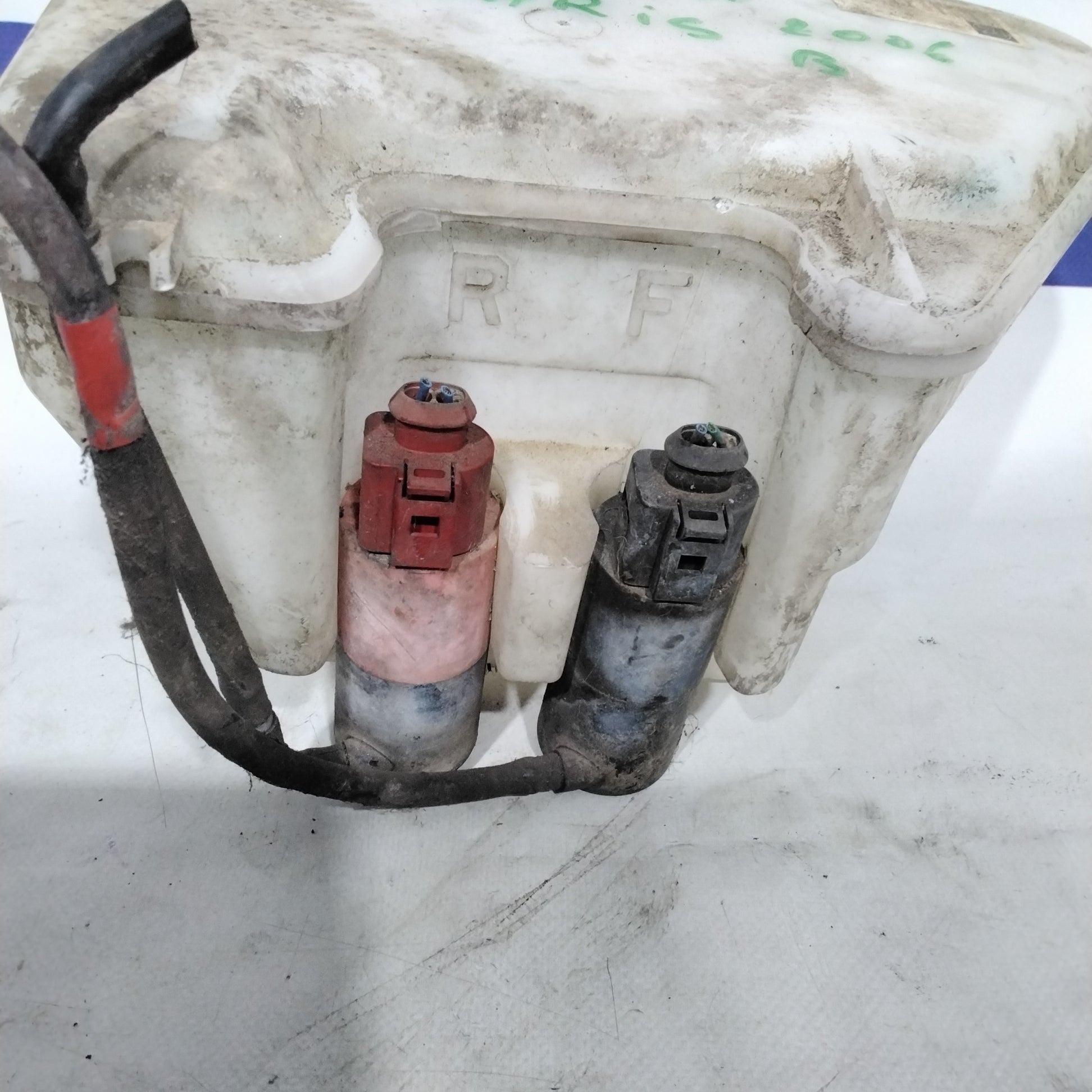 Vaschetta dell'acqua tergicristallo toyota yaris benzina anno 2006