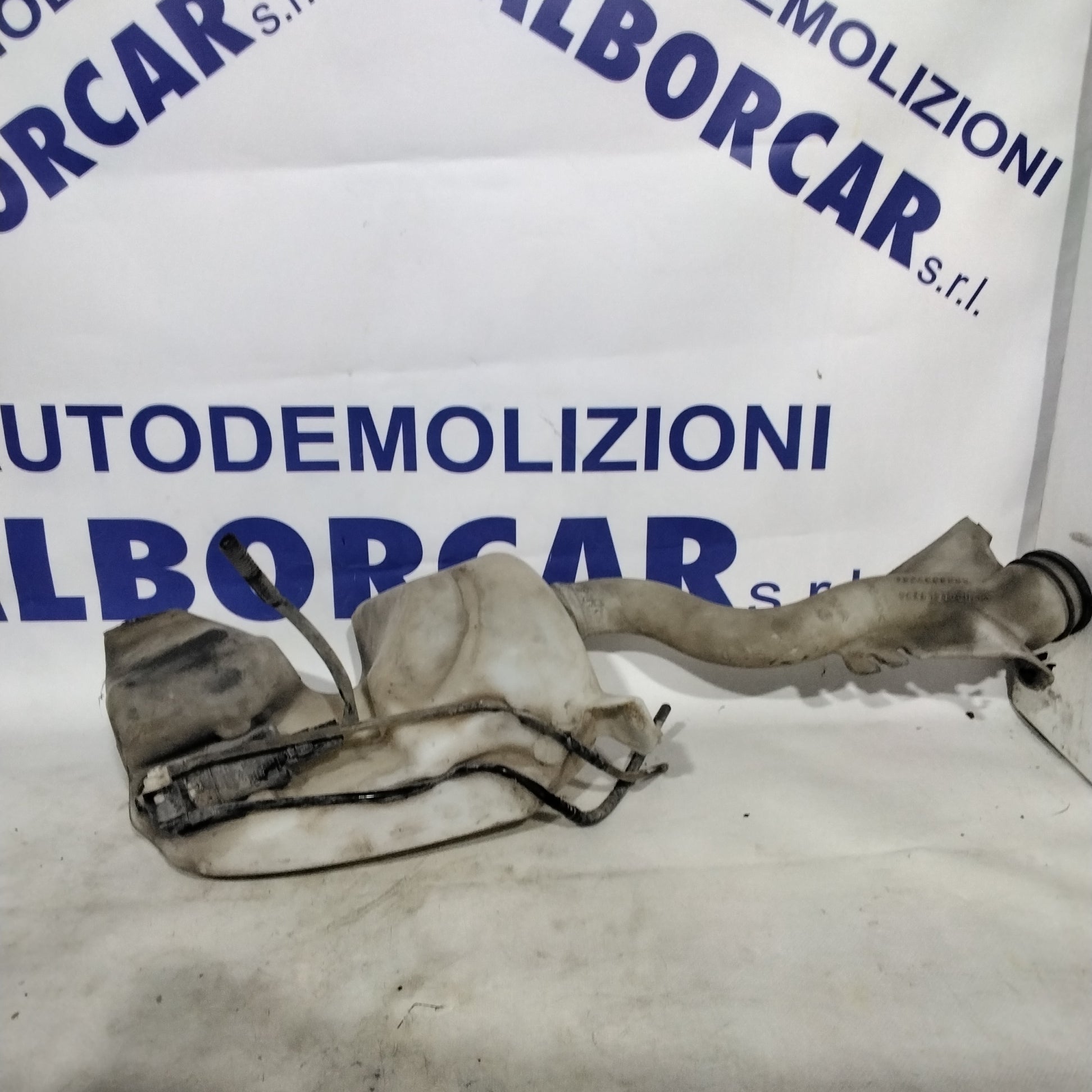 Windscreen wiper water tank Citroën Berlingo 1.9 HDI year 1997/2002 code: 3524000006