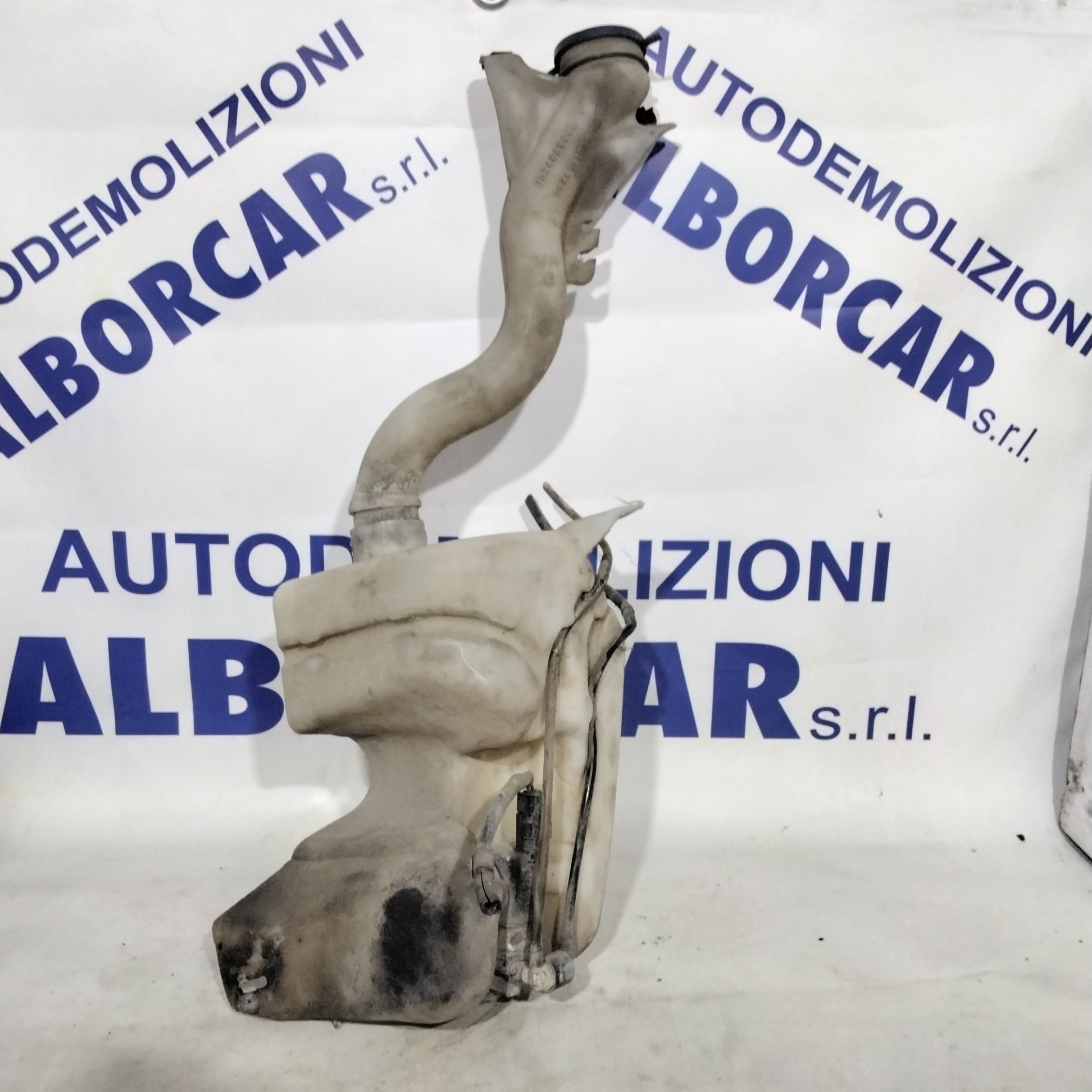 Windscreen wiper water tank Citroën Berlingo 1.9 HDI year 1997/2002 code: 3524000006