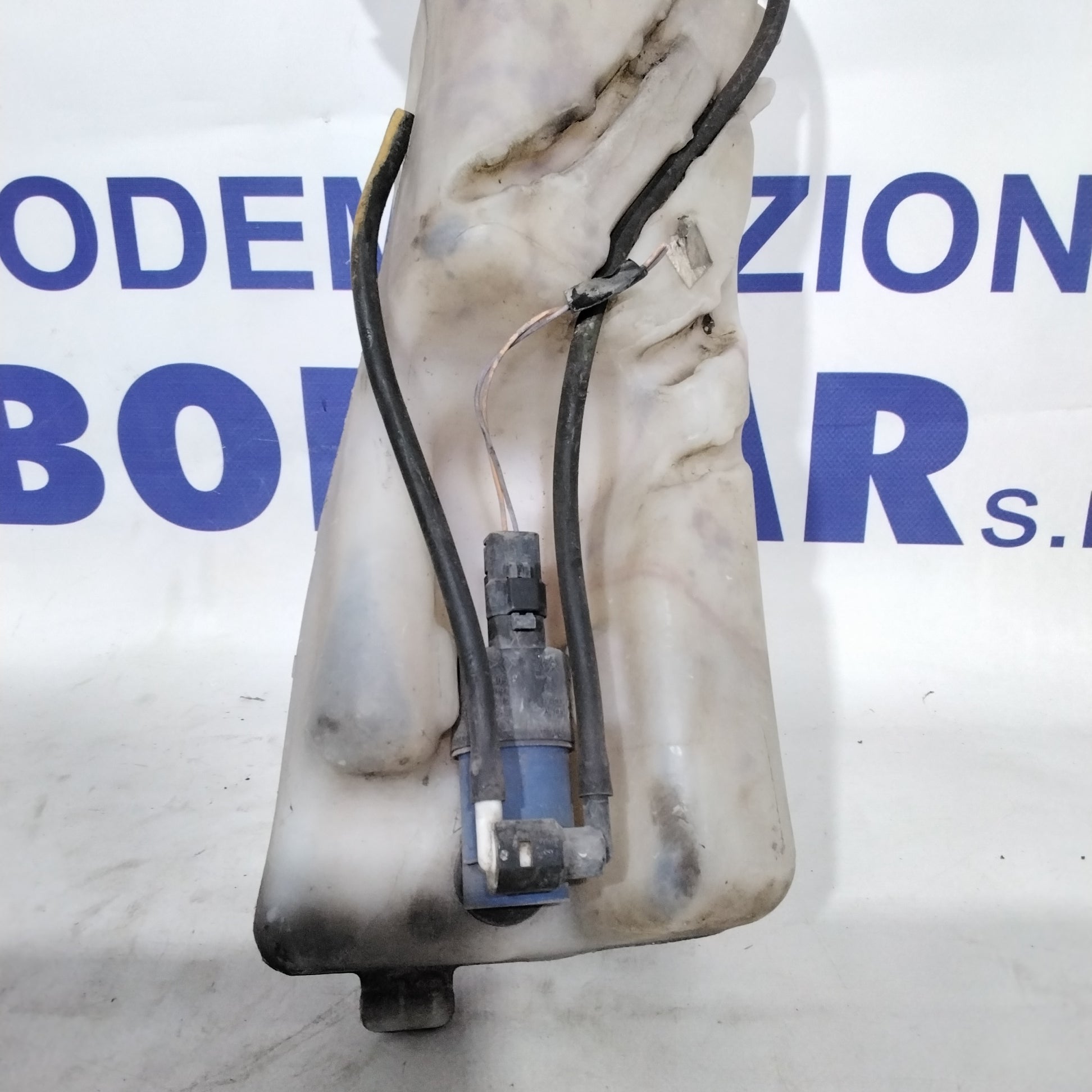 Renault Clio windshield washer fluid reservoir year 2005/2012 part number: 7701058023