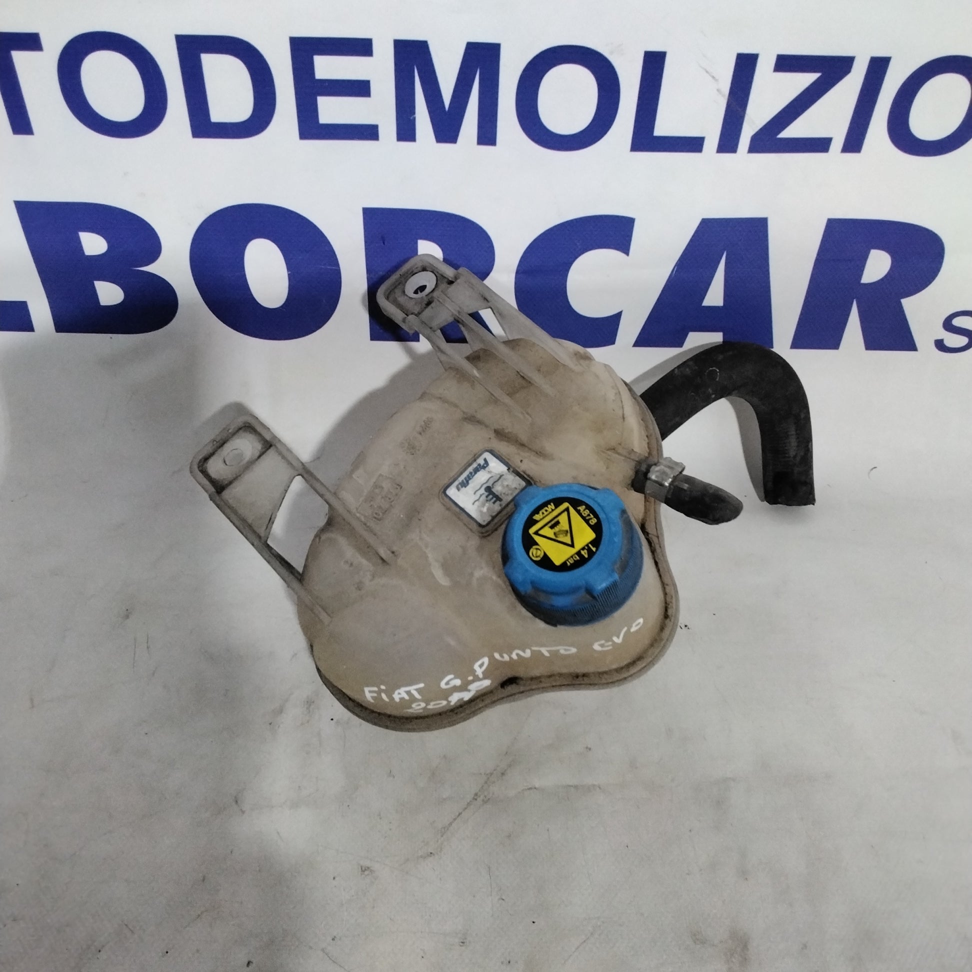 Fiat Grande Punto 2009 radiator expansion tank