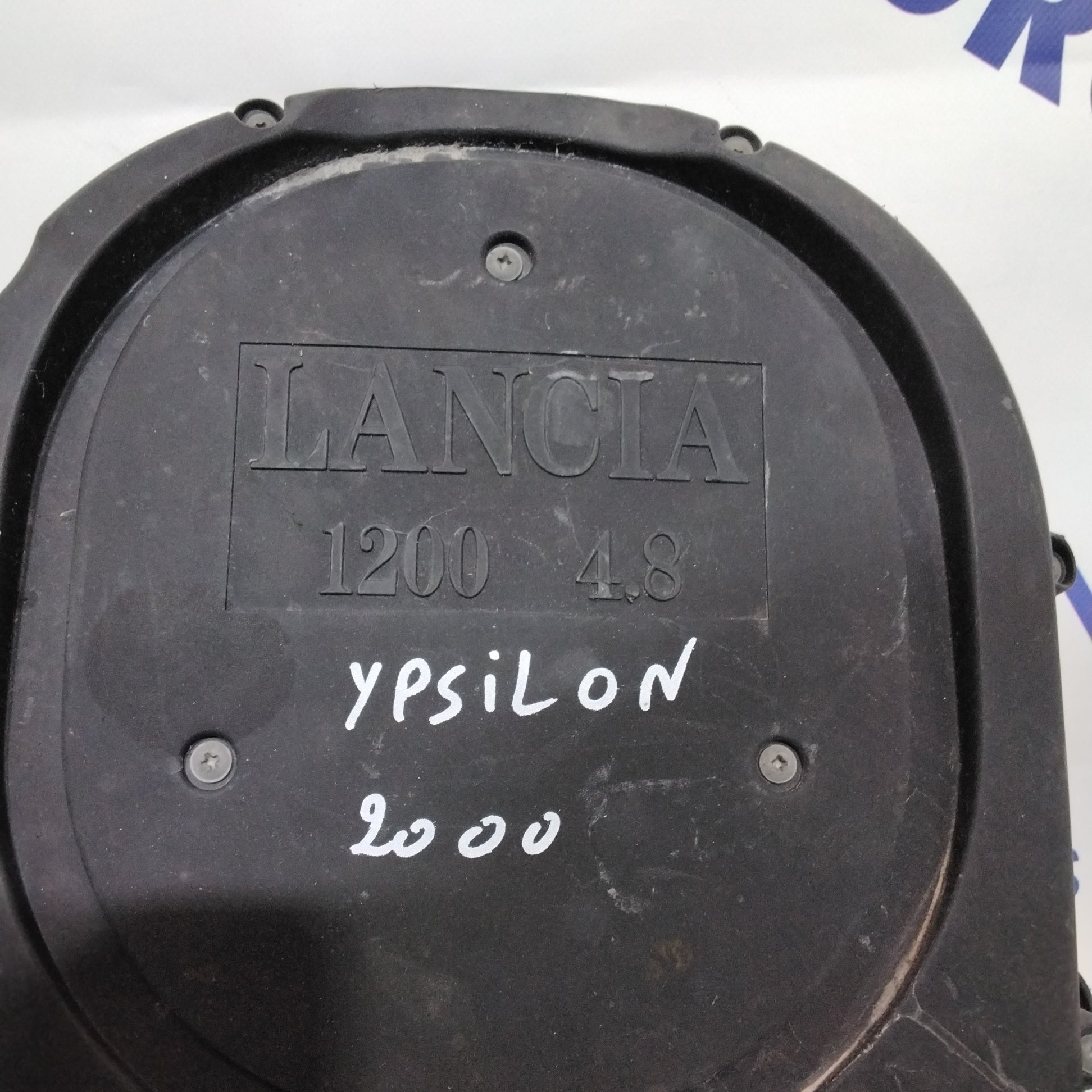Caja del filtro de aire Lancia Ypsilon 1.2 gasolina año 2000 código: 46752772