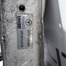 Carica l&#39;immagine nel visualizzatore di Gallery, Radiatore intercooler mercedes vito van 2.3 diesel anno 1999 codice:2207320001
