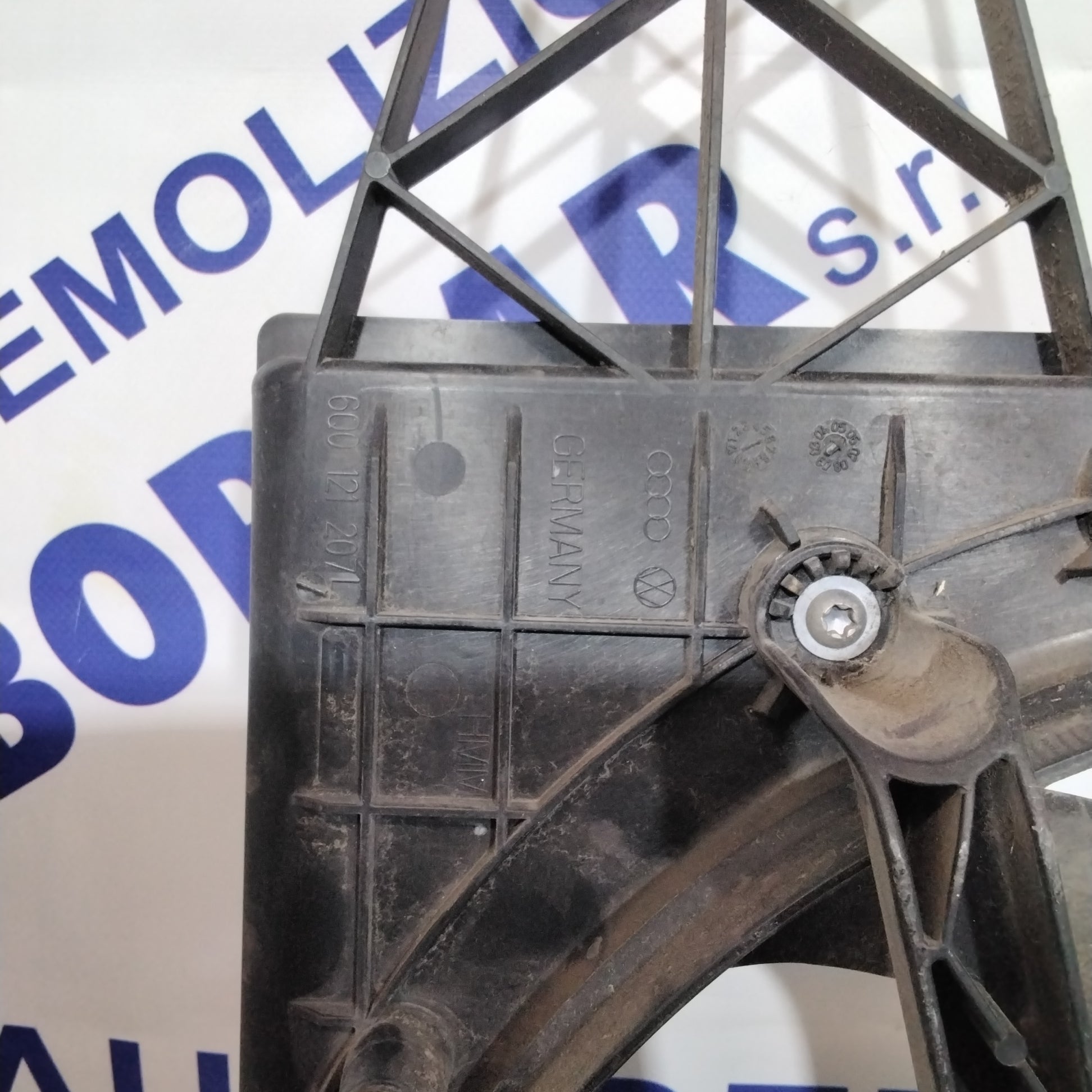Ventola radiatore volkswagen polo 1.4 benzina anno 2005 codice:600121207