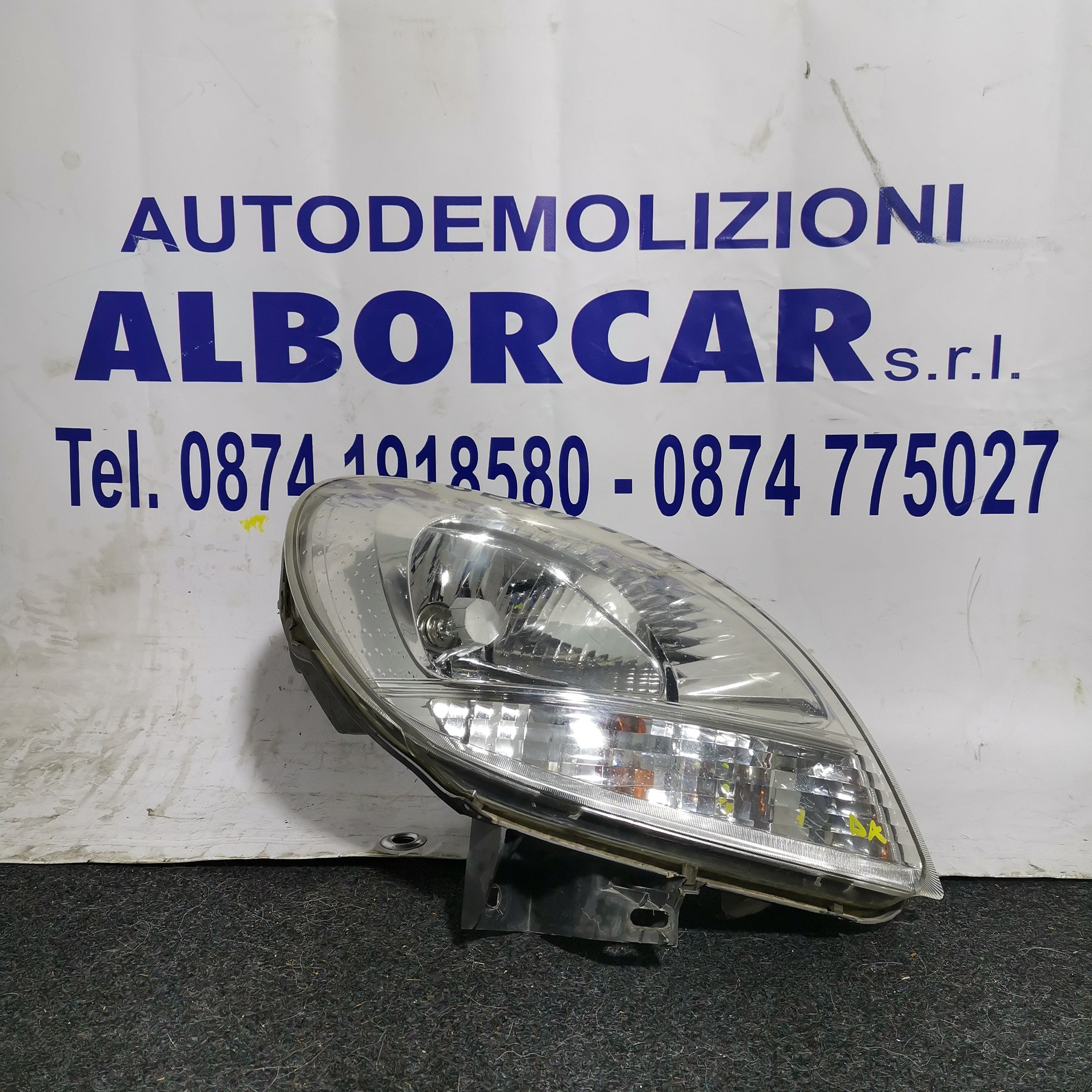 Renault Kangoo front right headlamp/taillight year 1997-2008 part number 8200236591 (sf9p1)