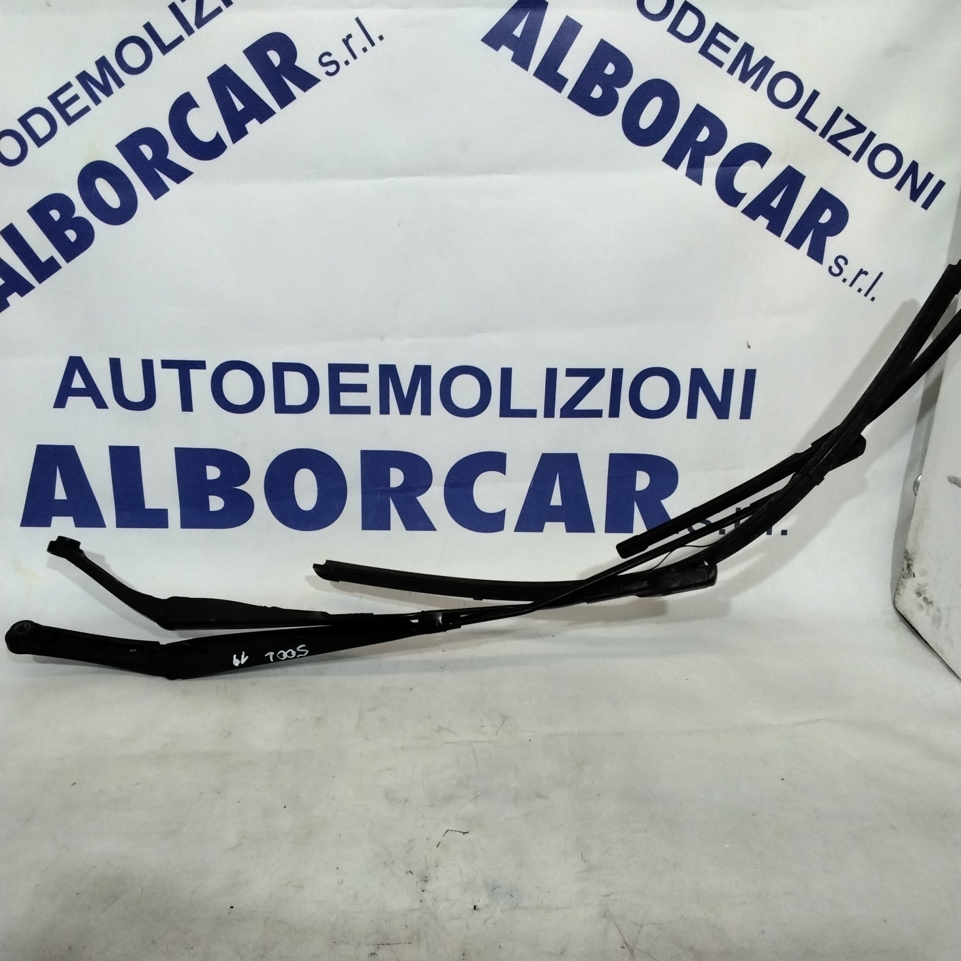 Wiper arms Fiat 500 L year 2019 code:51883631