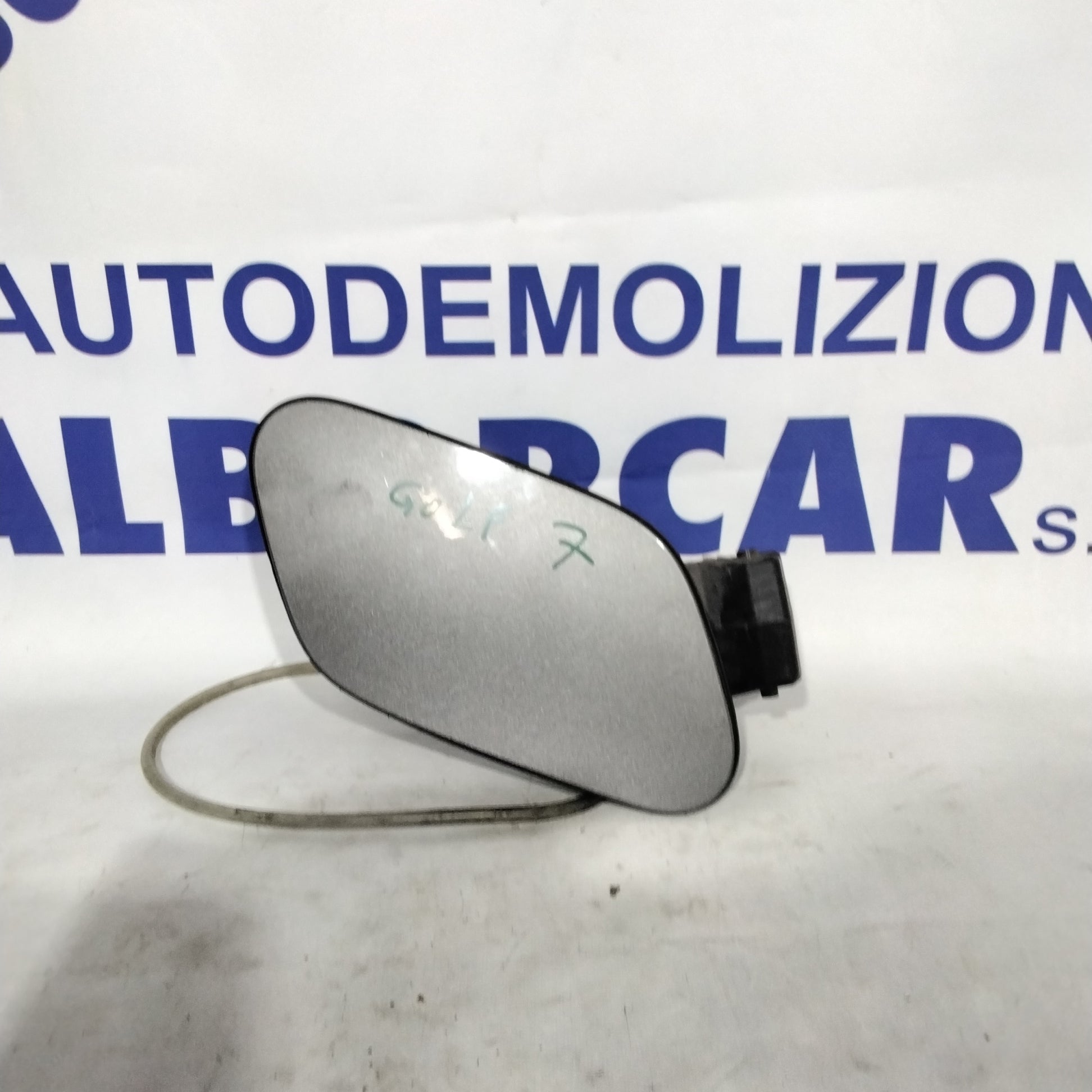 Tapa de combustible Volkswagen Golf 7 año 2017 código: 1K0010497C